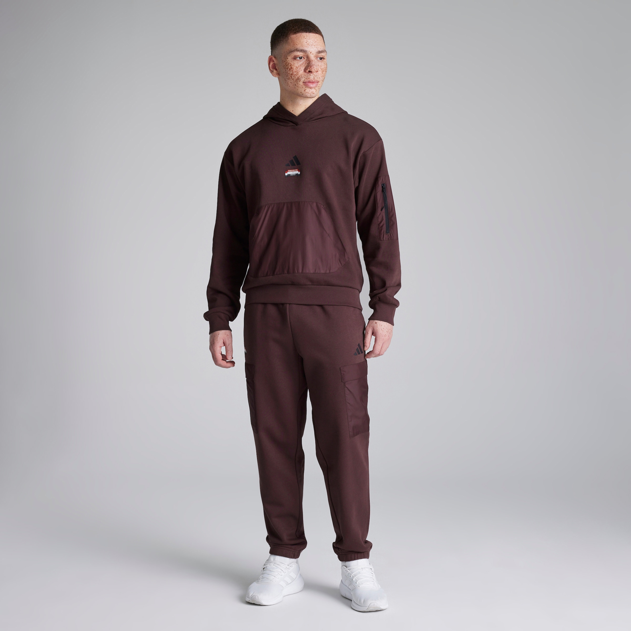 Manchester United x adidas City Escape Fleece Hoodie Red Red Detail [3-5]