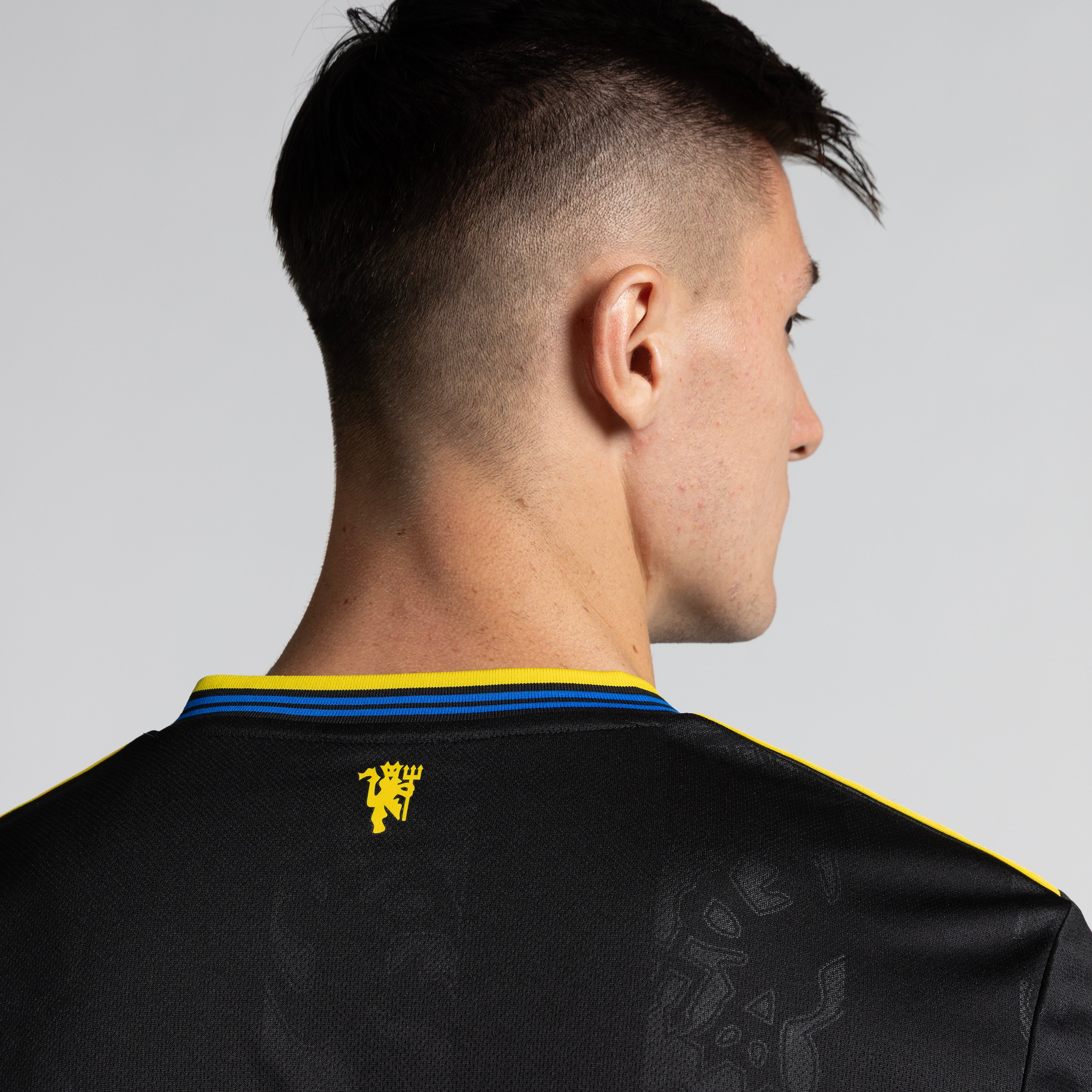 Manchester United 25/26 Long Sleeve Third Jersey Black Detail [5-5]