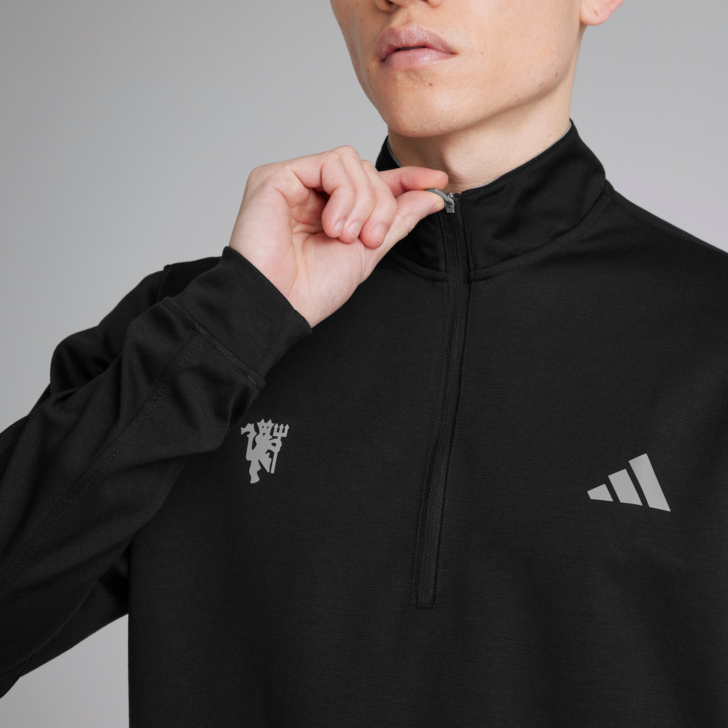 Manchester United x adidas Golf Elevated 1/4 Zip Sweatshirt Black Black Detail [4-4]
