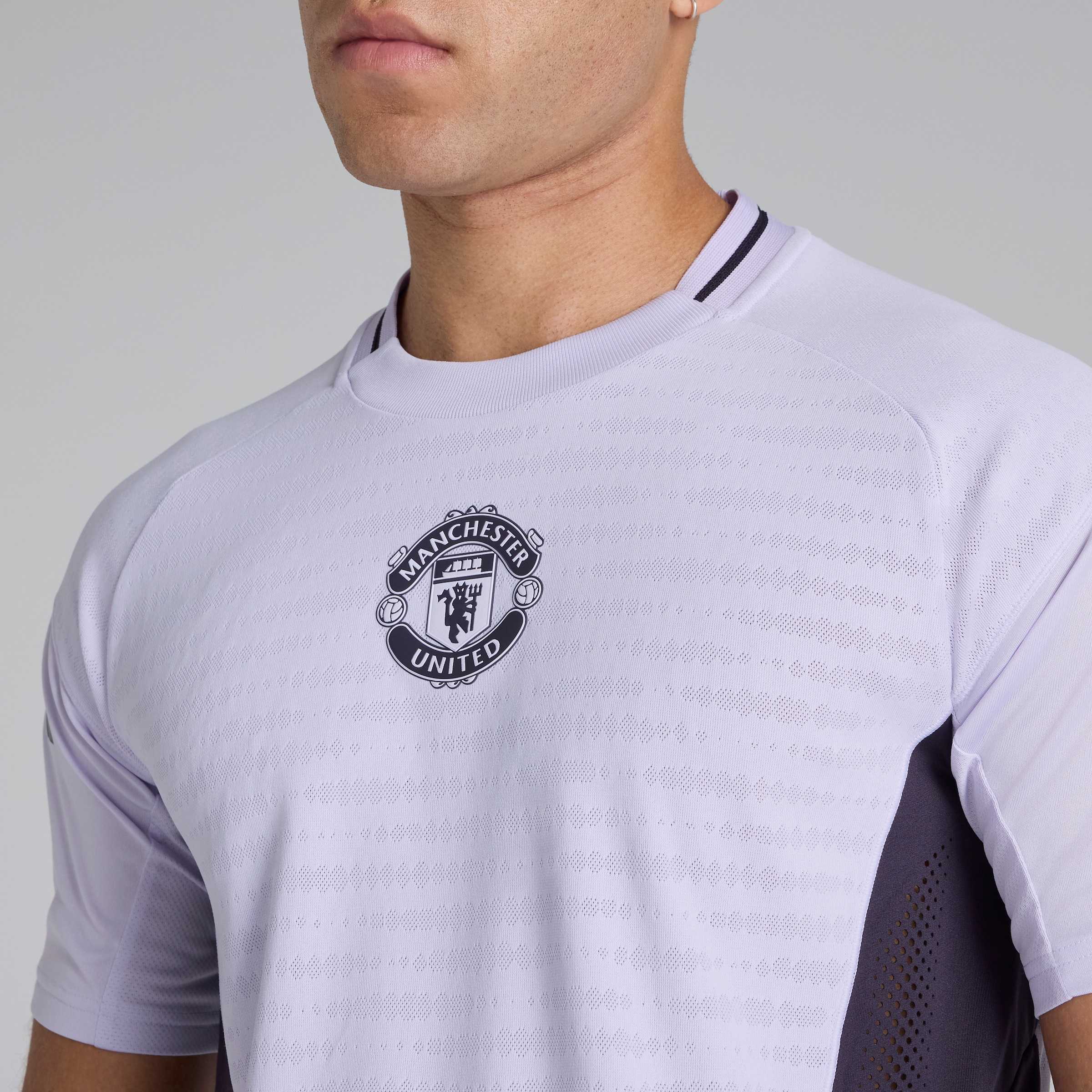 Manchester United Tiro 25 Pro Training Jersey Purple Detail [4-6]