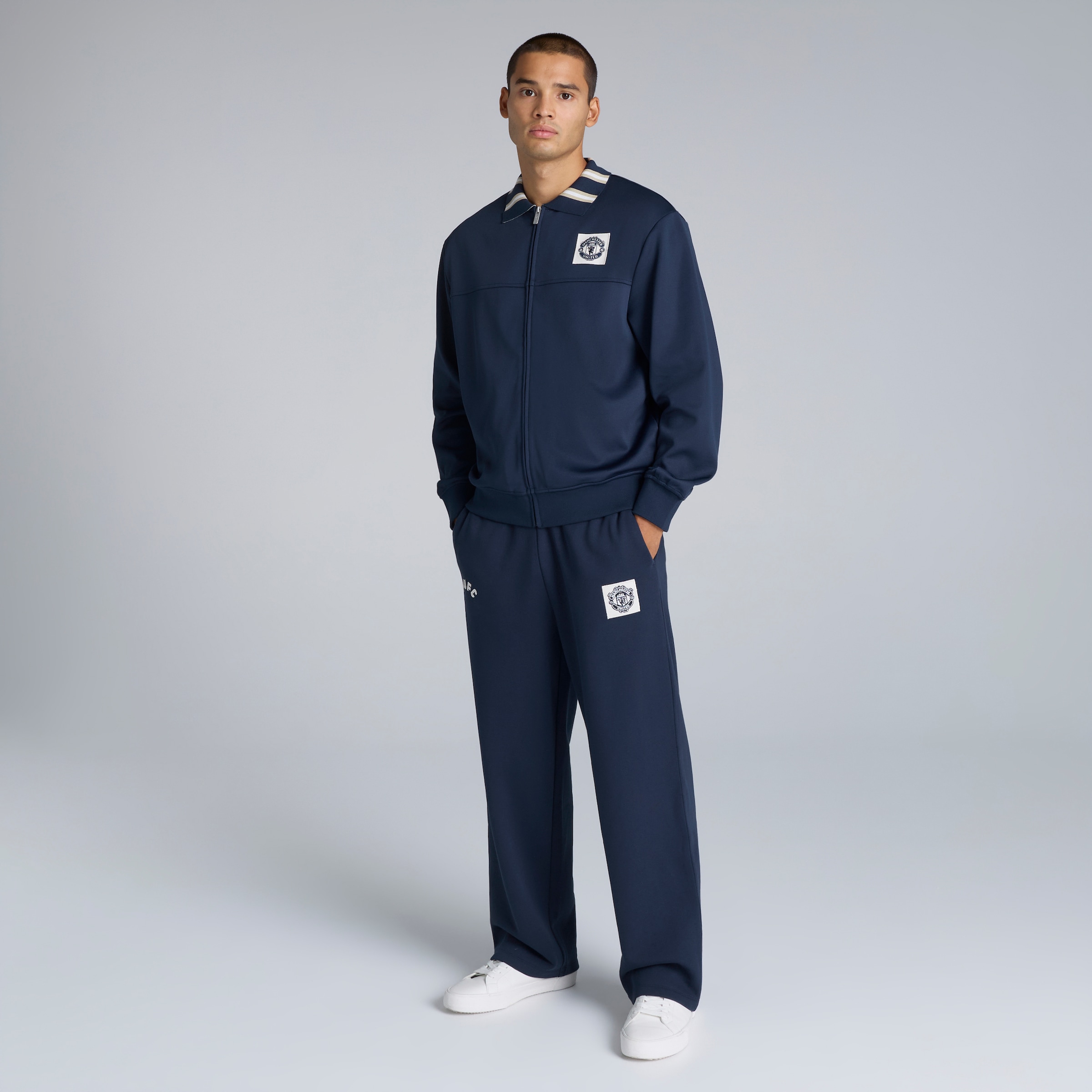 Manchester United Heritage Bar Stripe Tracksuit Jacket Navy Navy blue Detail [3-5]