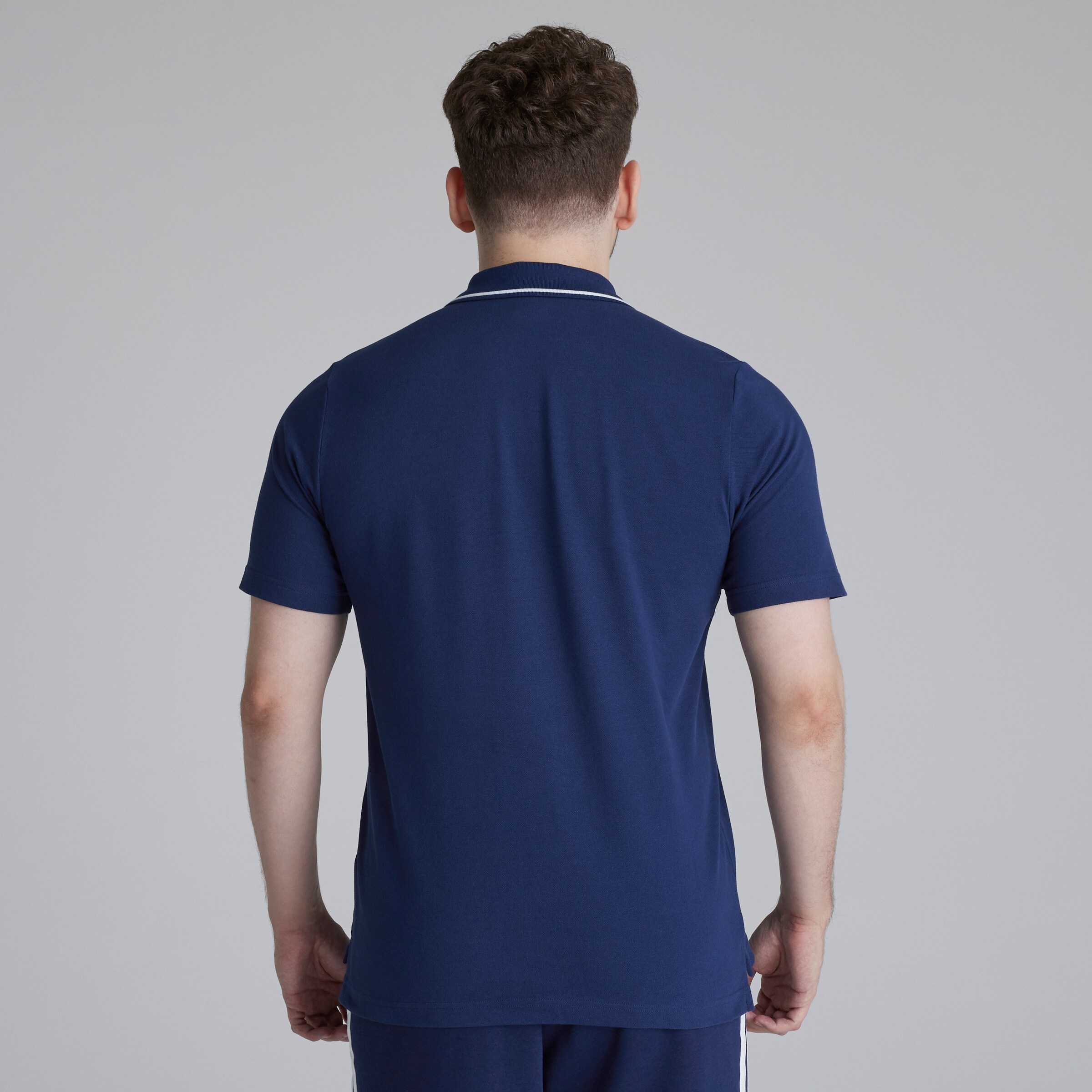 Manchester United x adidas Essentials Pique Polo Shirt Blue Bleu Détail [2-4]