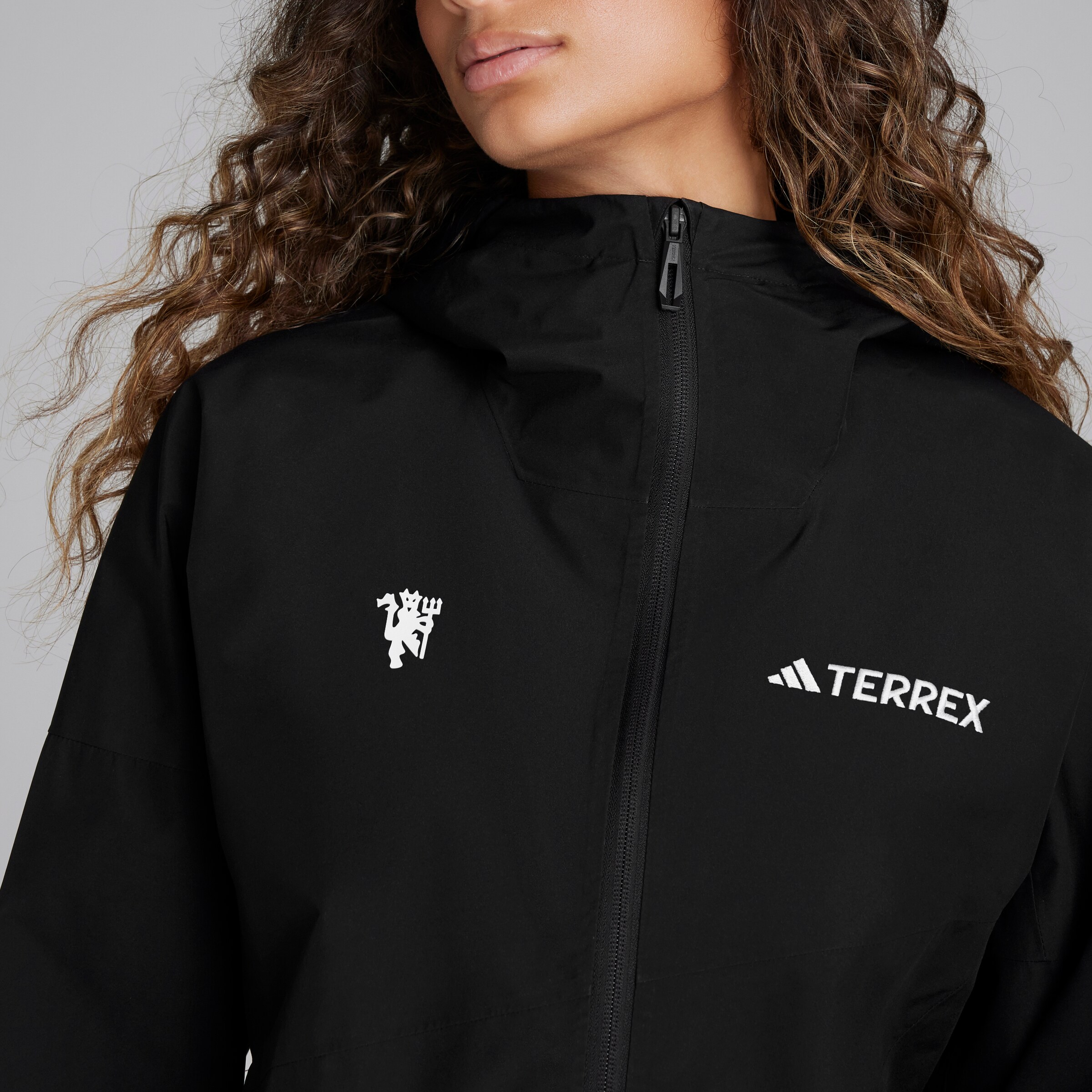 Manchester United x adidas Womens Terrex Xperior 2L GORE-TEX Performance Jacket Black Black Detail [5-5]