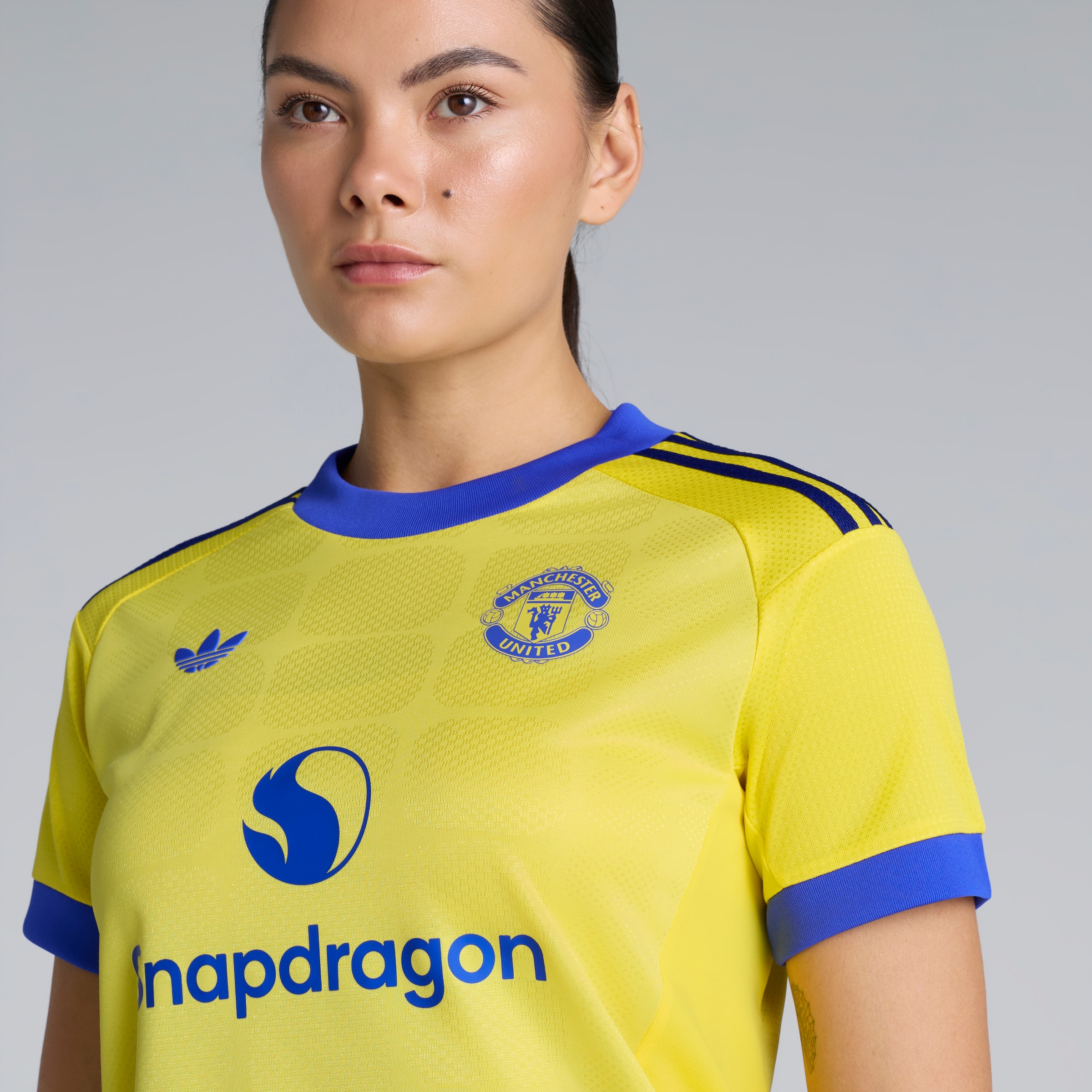 Manchester United Womens 26/27 Away Goalkeeper Short Sleeve Jersey Yellow Gelb Detail [4-5]