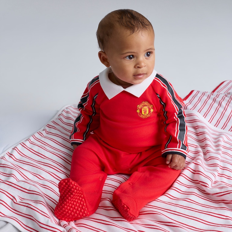 Manchester United Baby 1998/00 Retro Home Sleepsuit Red
