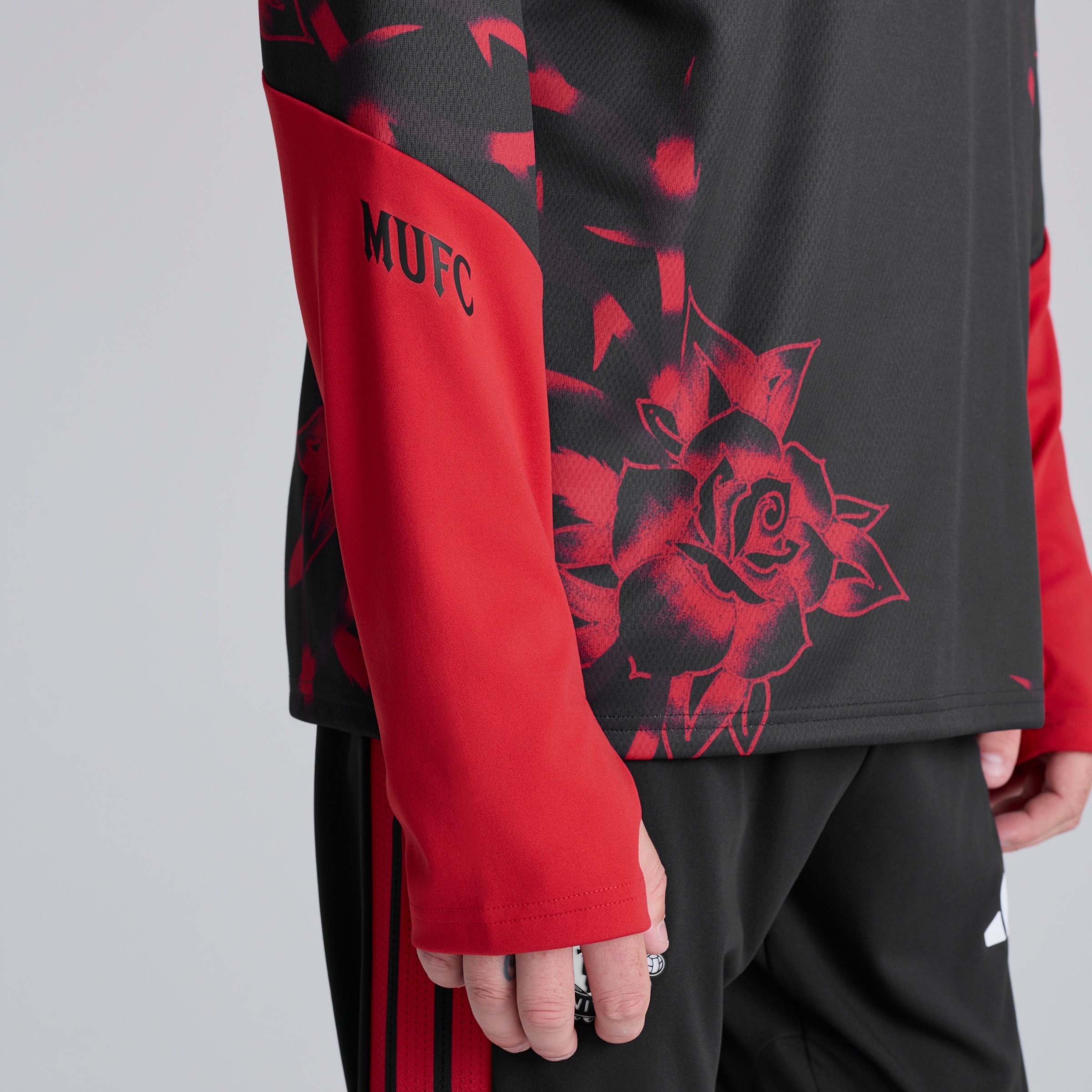Manchester United 26/27 Home Pre Match Warm Top Red Detail [5-5]