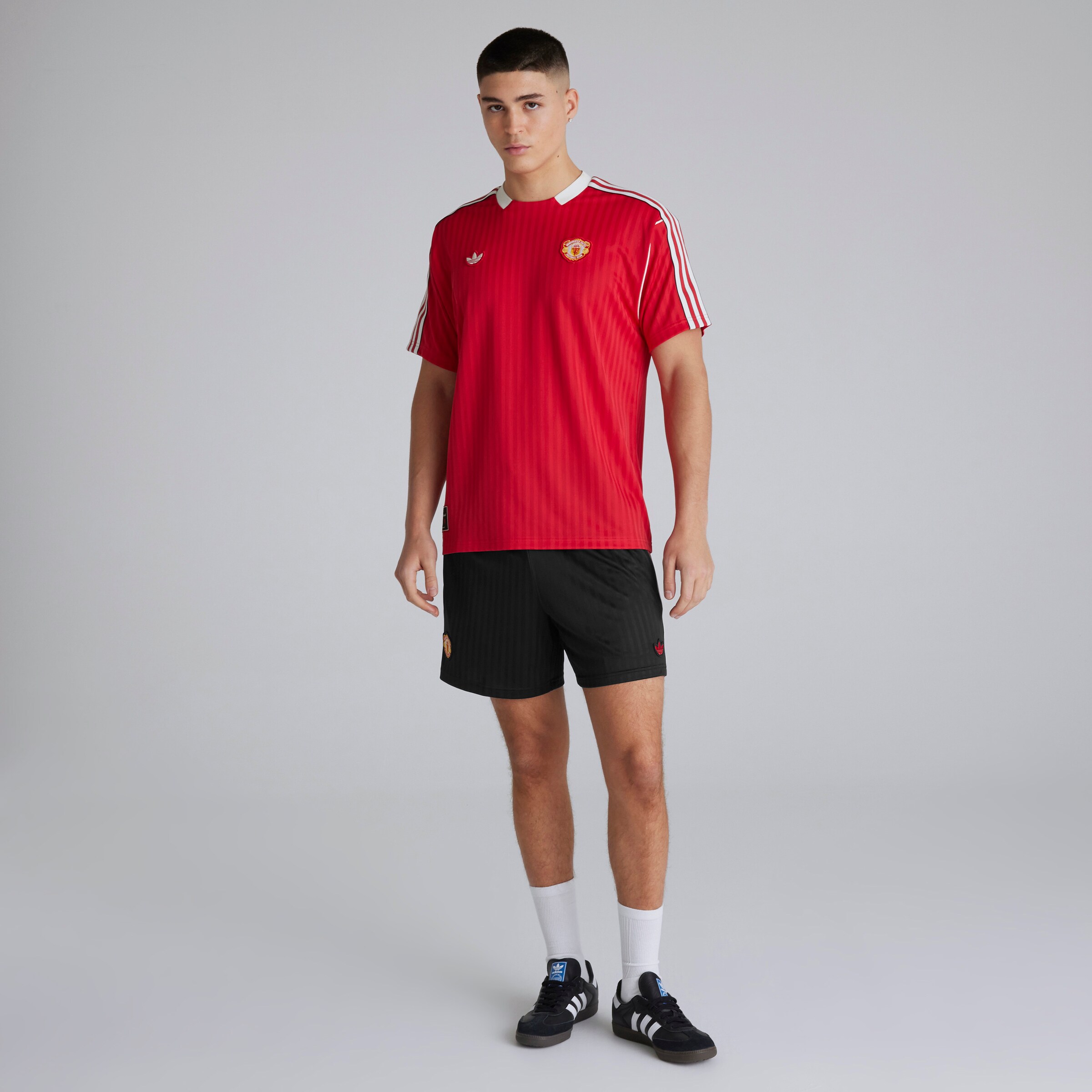 Manchester United x adidas Mens Terrace Icons Shorts Black Noir Détail [3-8]