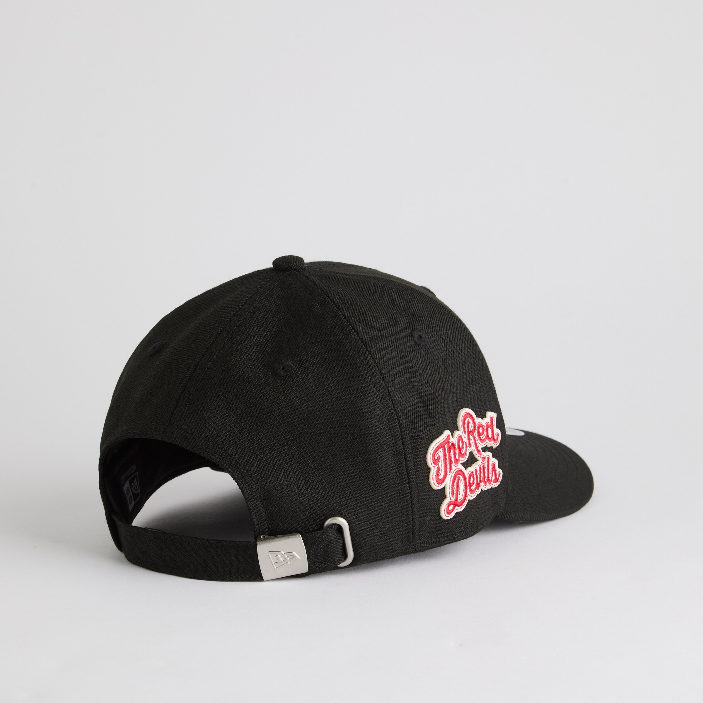 Manchester United x New Era Devil Applique 9Fifty Cap Black Black Detail [4-5]