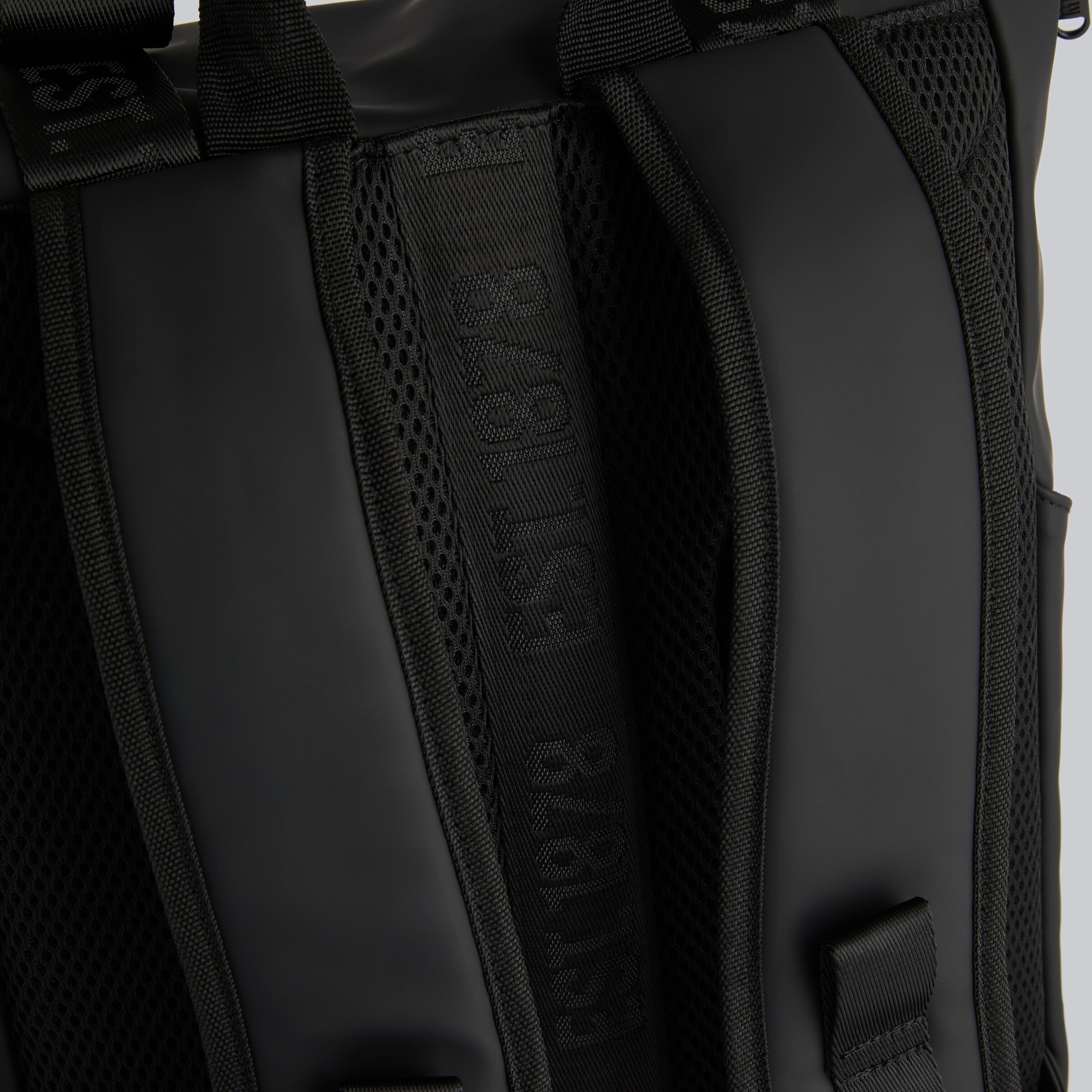 Manchester United Executive Rolltop Backpack Black Black Detail [2-4]