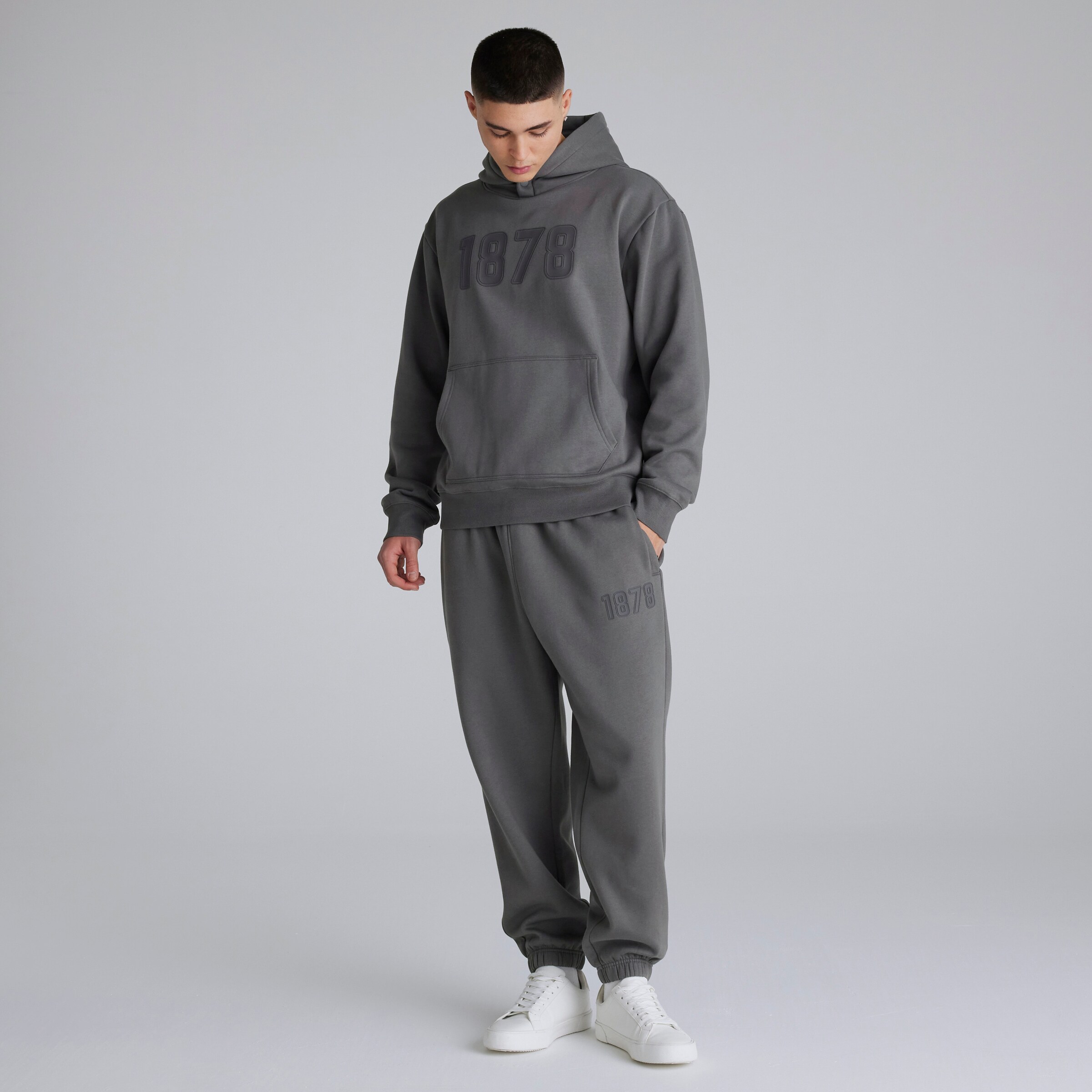 Manchester United Mens 1878 Joggers Slate Gris Détail [3-5]