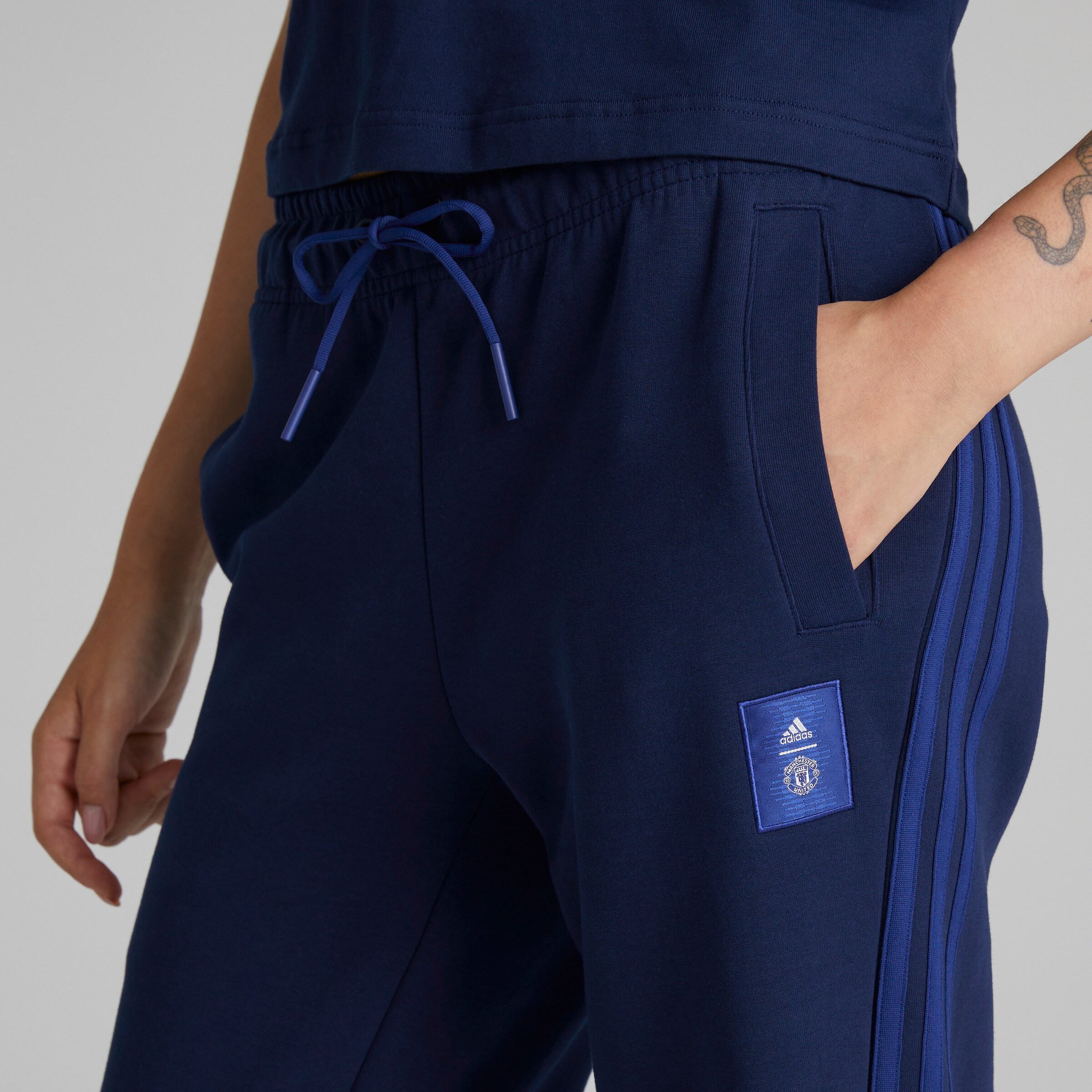 Manchester United x adidas Womens SZN Doubleknit Tracksuit Bottoms Blue Blue Detail [4-4]