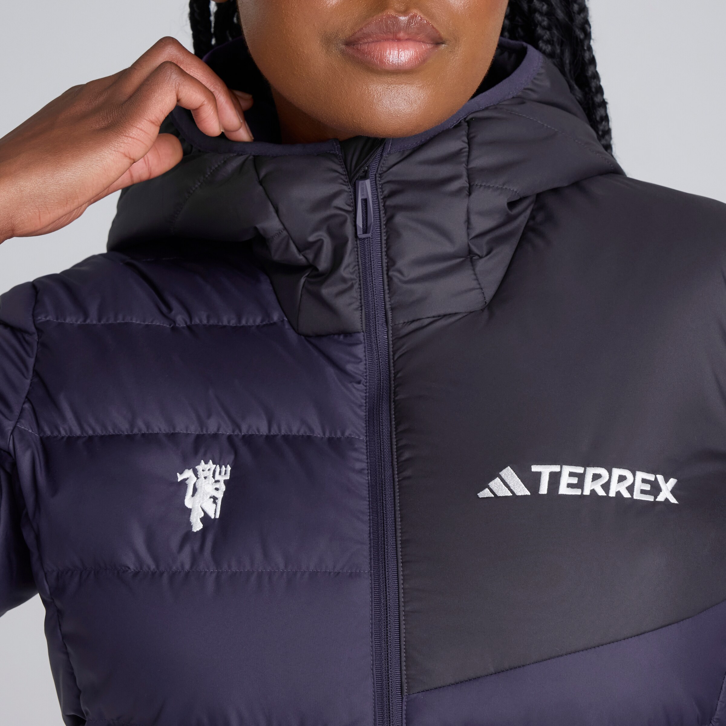Manchester United x adidas Womens Terrex CLIMAWARM Hooded Jacket Purple Violet Détail [4-6]