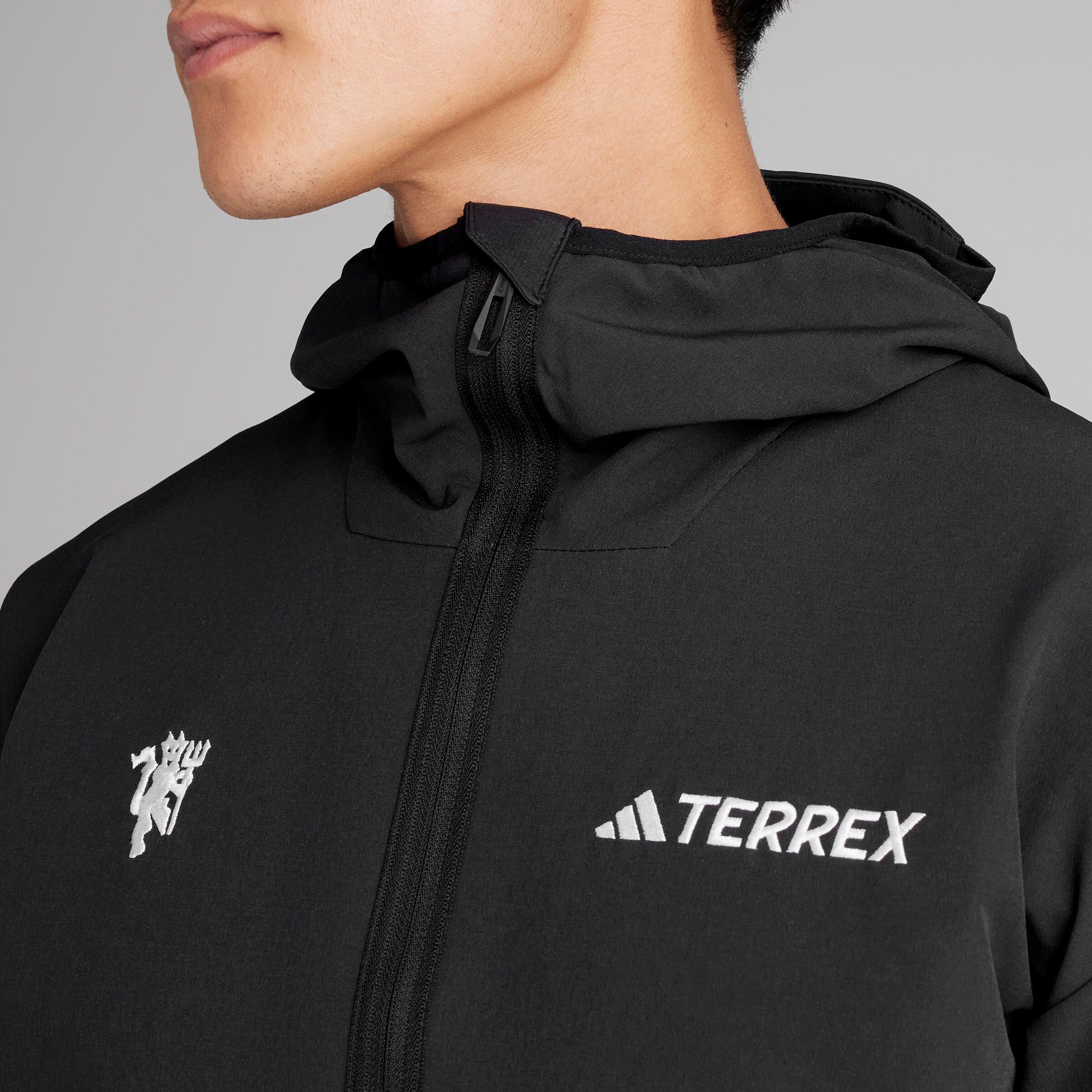 Manchester United x adidas Mens Terrex Multi Softshell Jacket Black Black Detail [4-6]