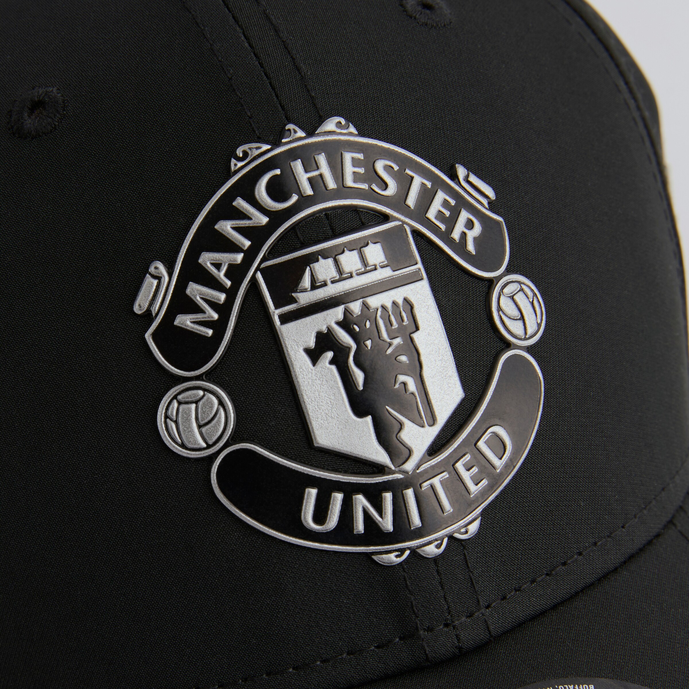 Manchester United x New Era Reflective Crest 9Forty Cap Black Black Detail [5-5]