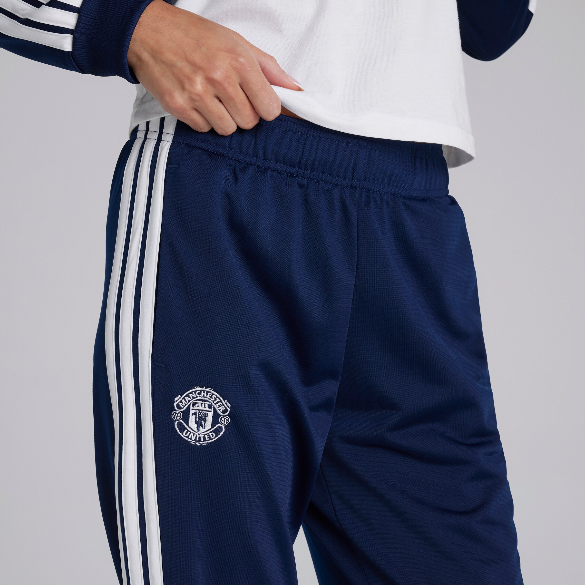 Manchester United x adidas Womens Essentials 3-Stripes Tracksuit Blue Blue Detail [5-5]