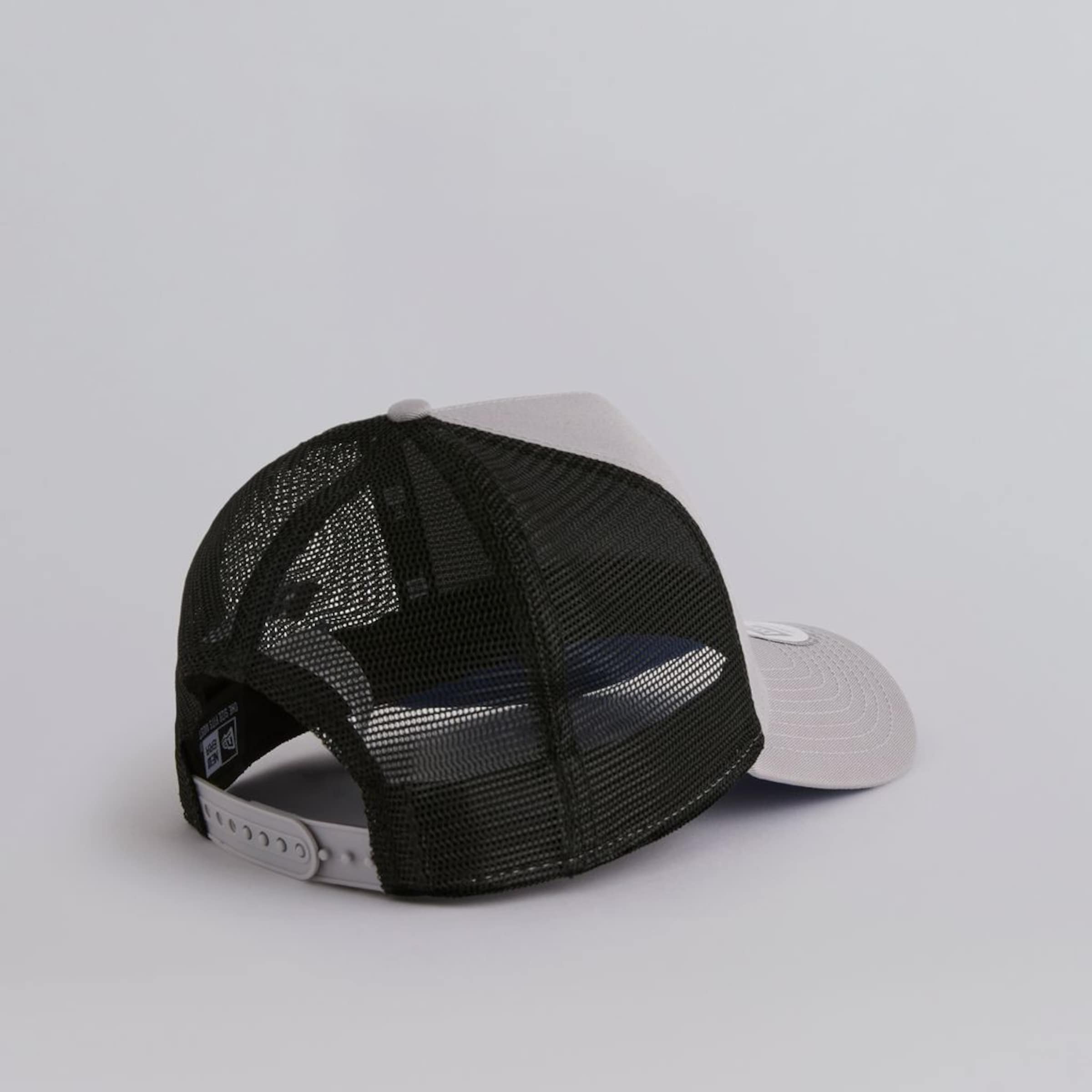 Manchester United x New Era Devil Trucker Cap Grey Grey Detail [5-5]