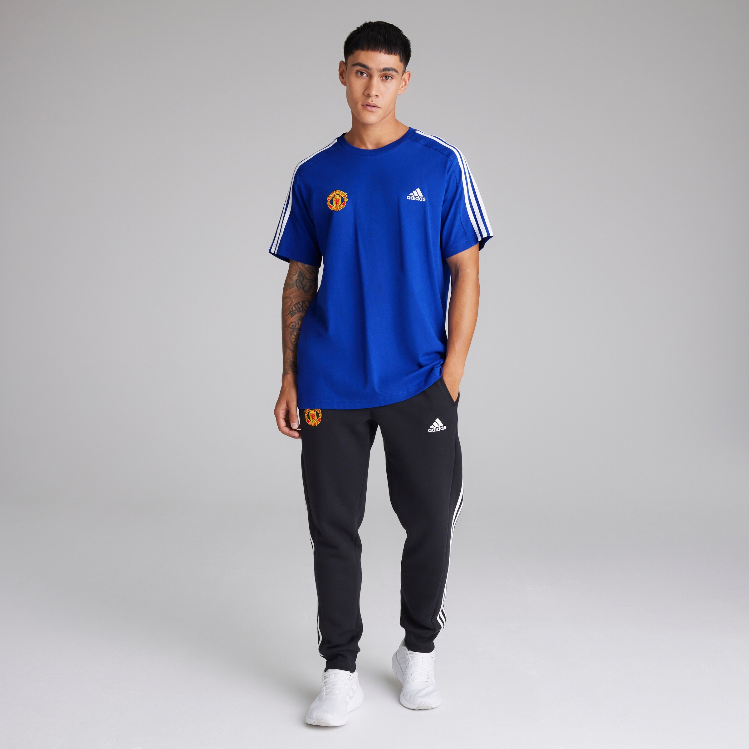Camiseta 3-Stripes Essentials de AlgodÃ³n Sencillo Manchester United x adidas Azul Azul Detalle [3-5]
