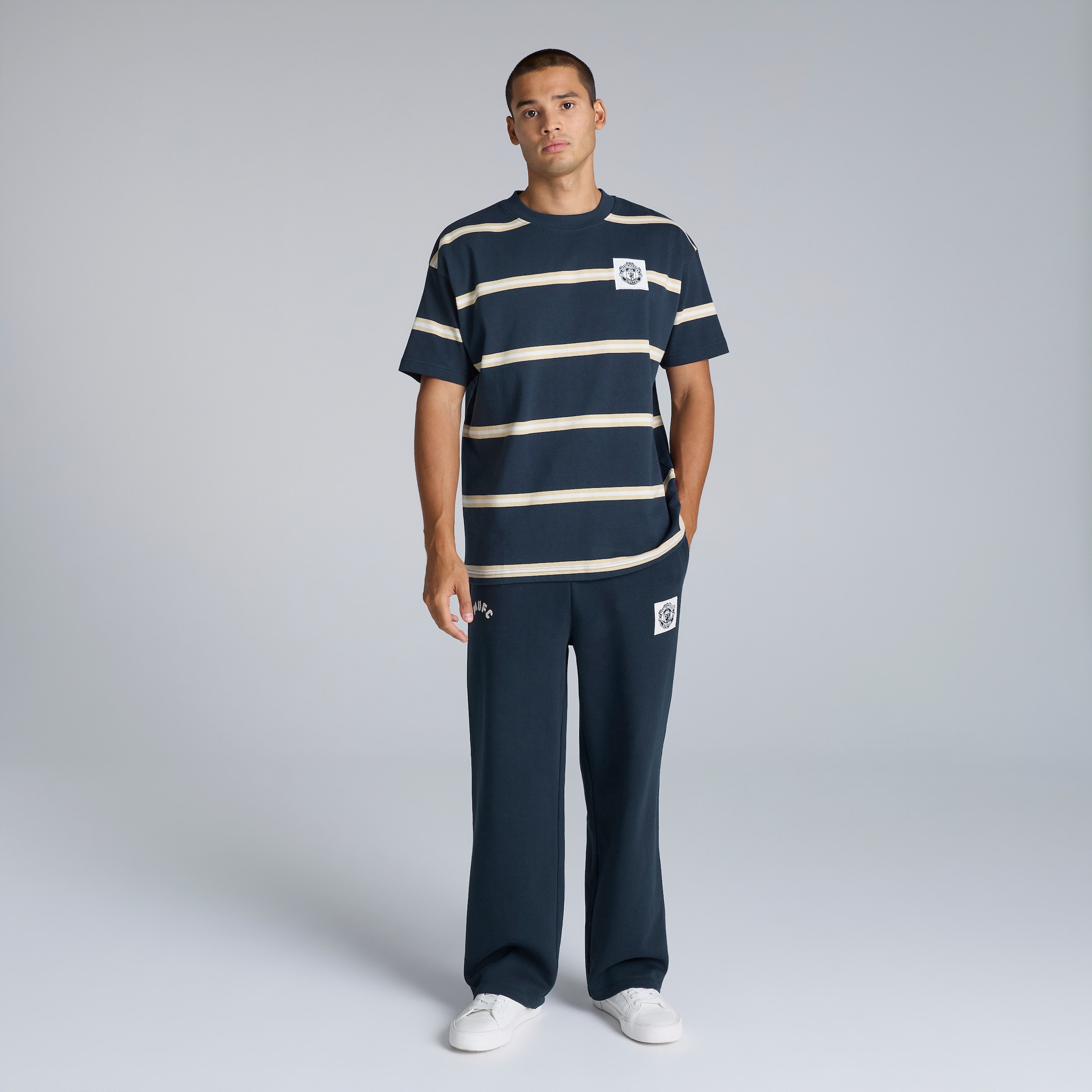 Manchester United Heritage Bar Stripe T-Shirt Navy Navy blue Detail [3-4]