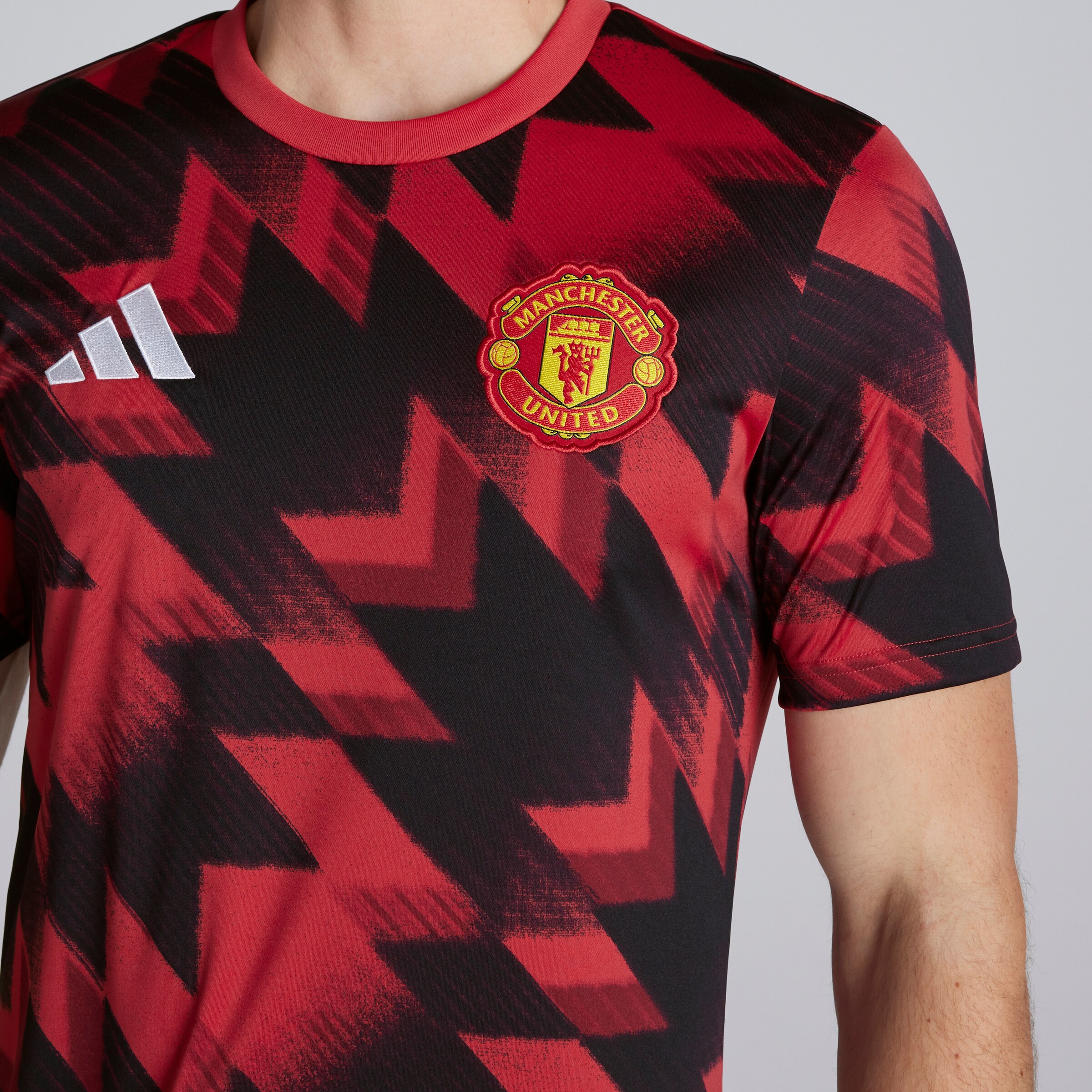 Manchester United 25/26 Pre-Match Jersey Red Detail [4-5]
