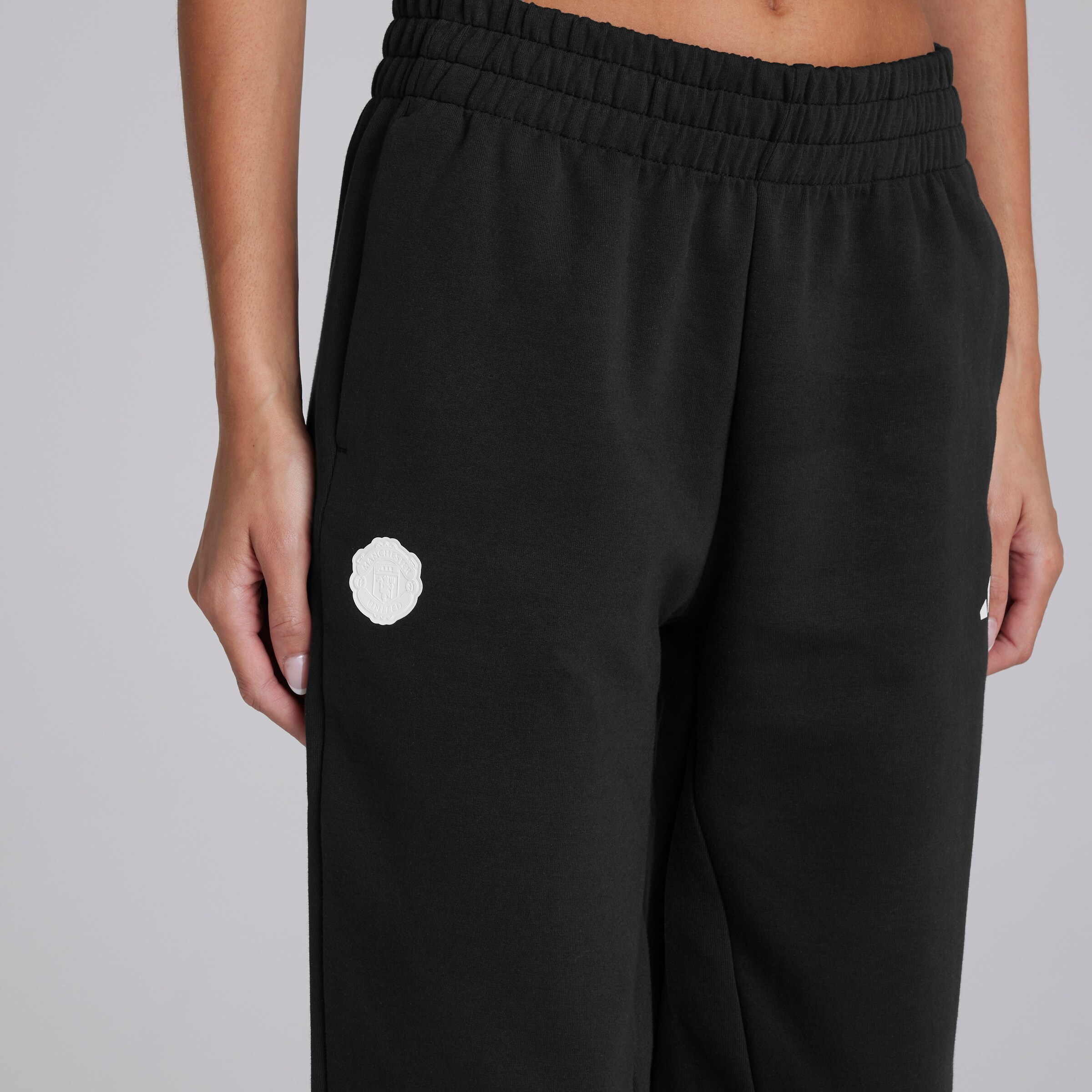 Manchester United x adidas Womens Future Icons Joggers Black Black Detail [5-5]