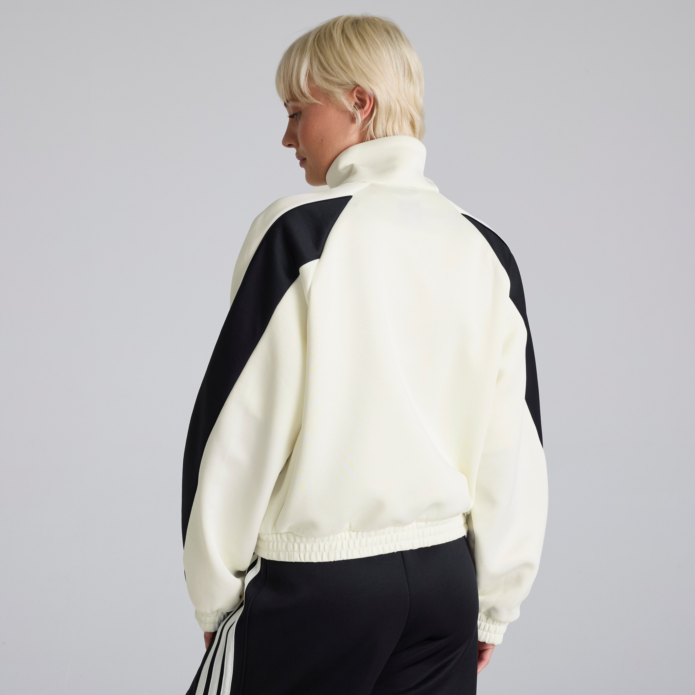 Manchester United x adidas Womens Stadium Track Top Cream Beige Detail [2-5]