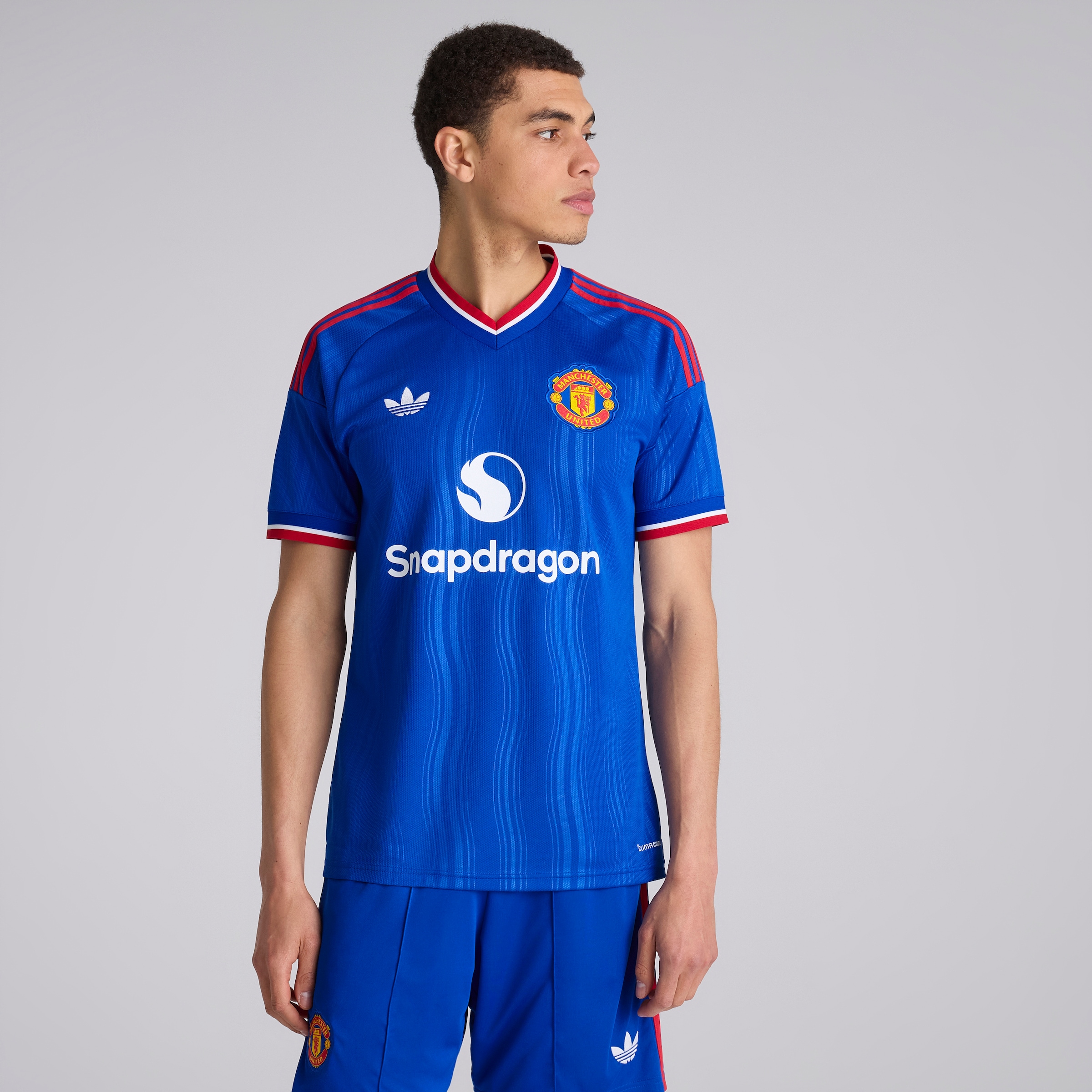 Manchester United 26/27 Away Jersey with Mbeumo 19 EPL Printing & Badge 蓝色 细节 [3-6]