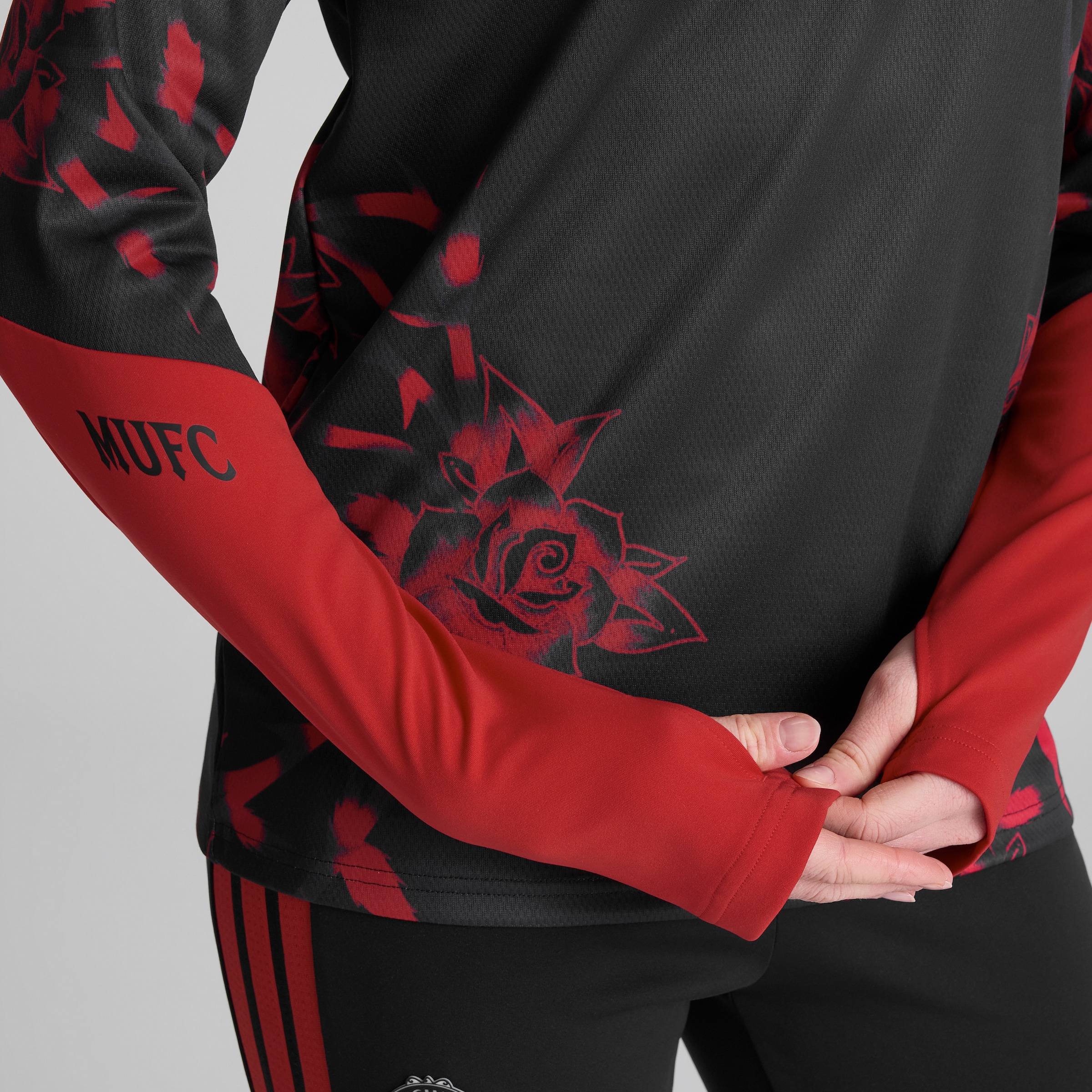 Manchester United Womens 26/27 Home Pre Match Warm Top Red Detail [5-5]