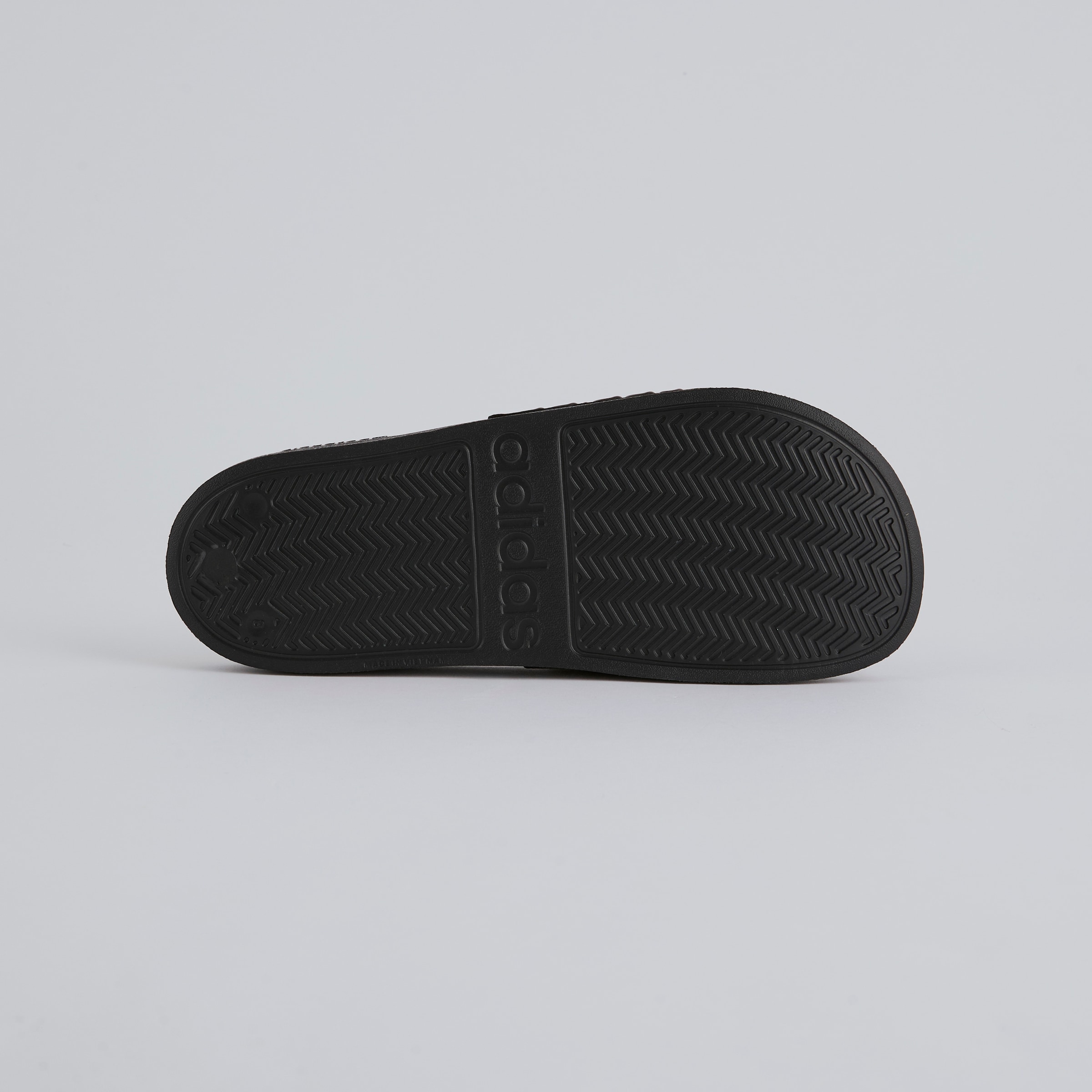 Manchester United x adidas Adilette Sliders Black Black Detail [3-5]