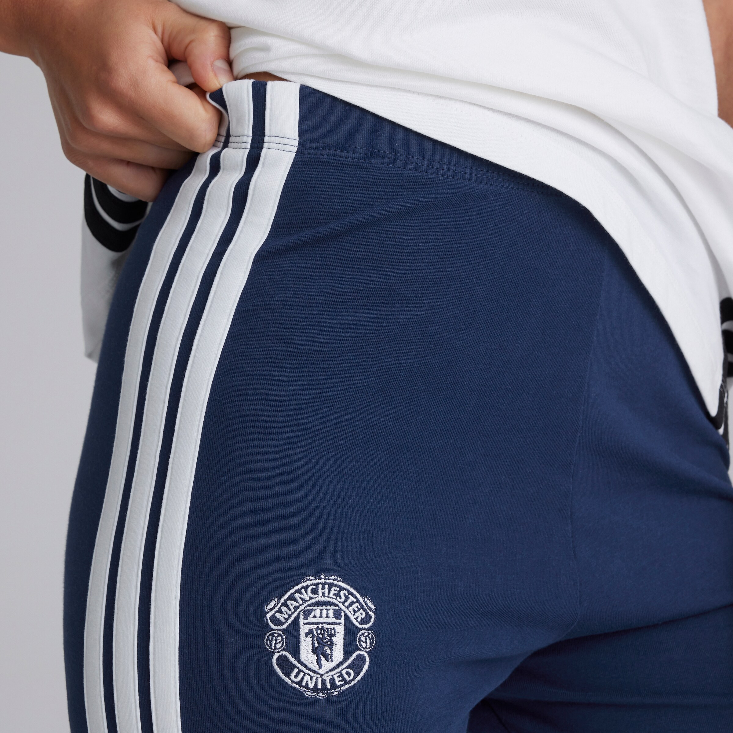 Manchester United x adidas Womens Essentials 3-Stripes Cotton Leggings Blue Blue Detail [5-5]