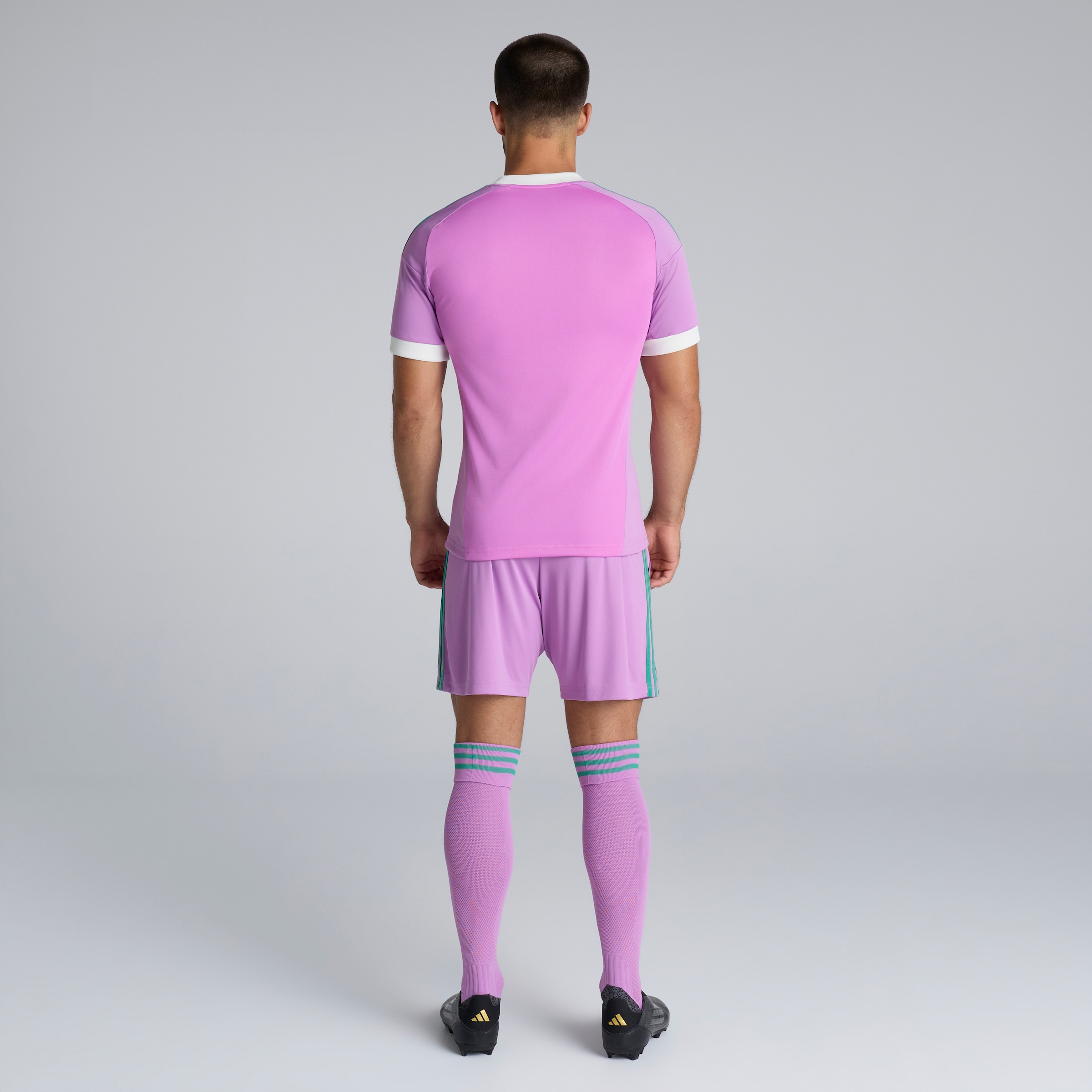 Manchester United 26/27 Away Goalkeeper Shorts Pink Rosa Detail [2-5]