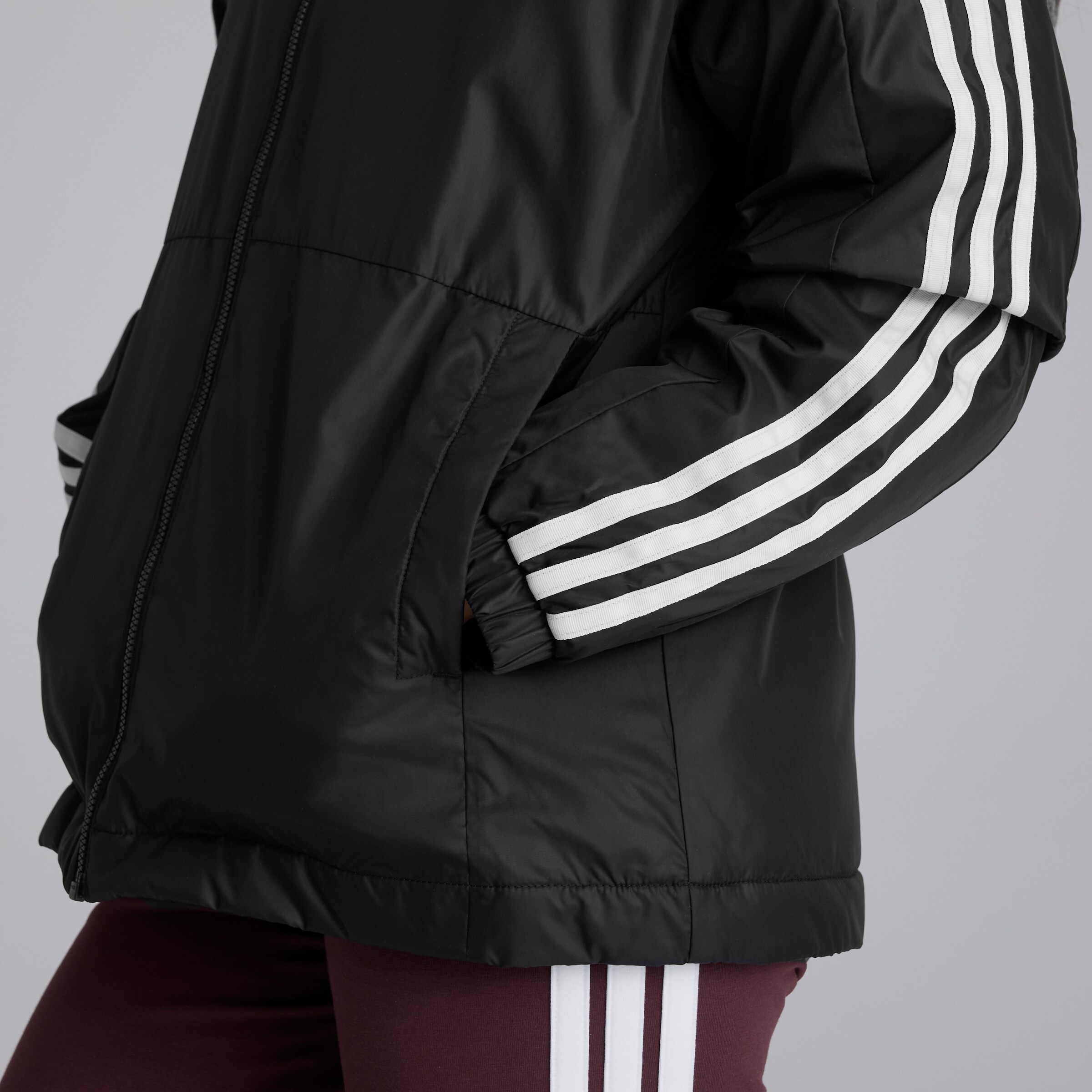 Manchester United x adidas Womens Essentials 3S Insulated Cropped Bomber Jacket Black 黑色 细节 [4-5]