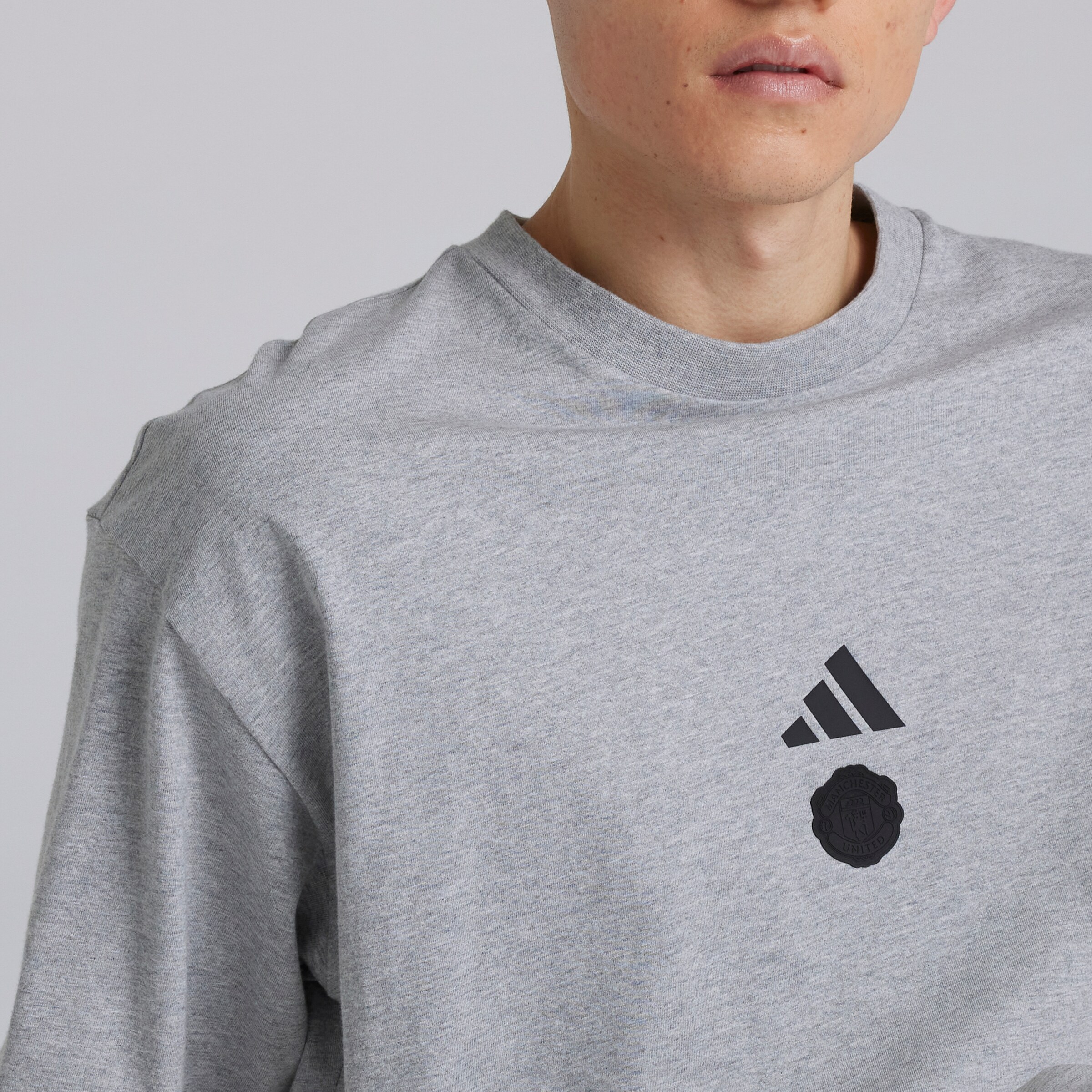 Manchester United x adidas Future Icons Short T-Shirt Grey Marl Gris Détail [4-4]