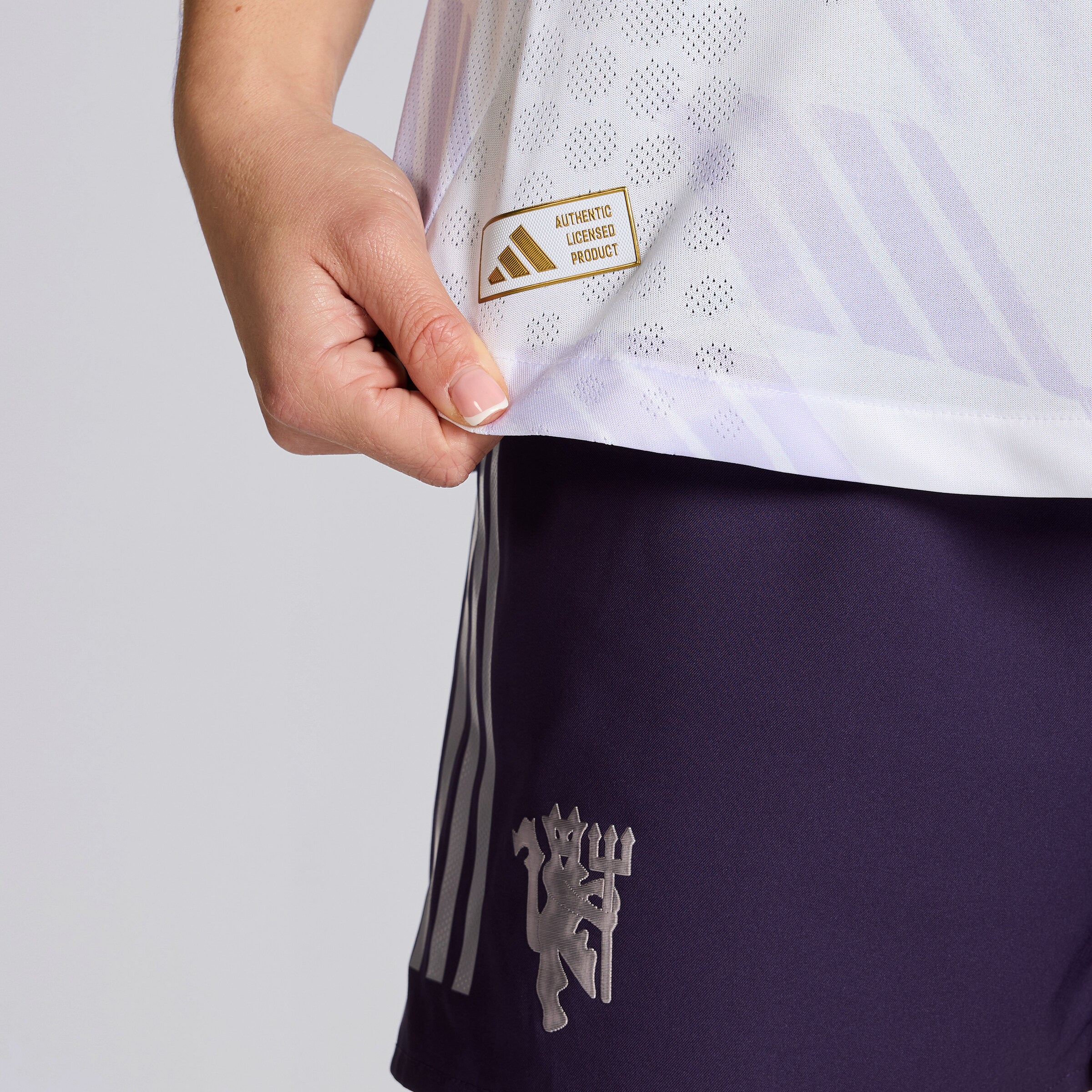 Manchester United Womens 25/26 Away Authentic Jersey Blanc Détail [4-5]