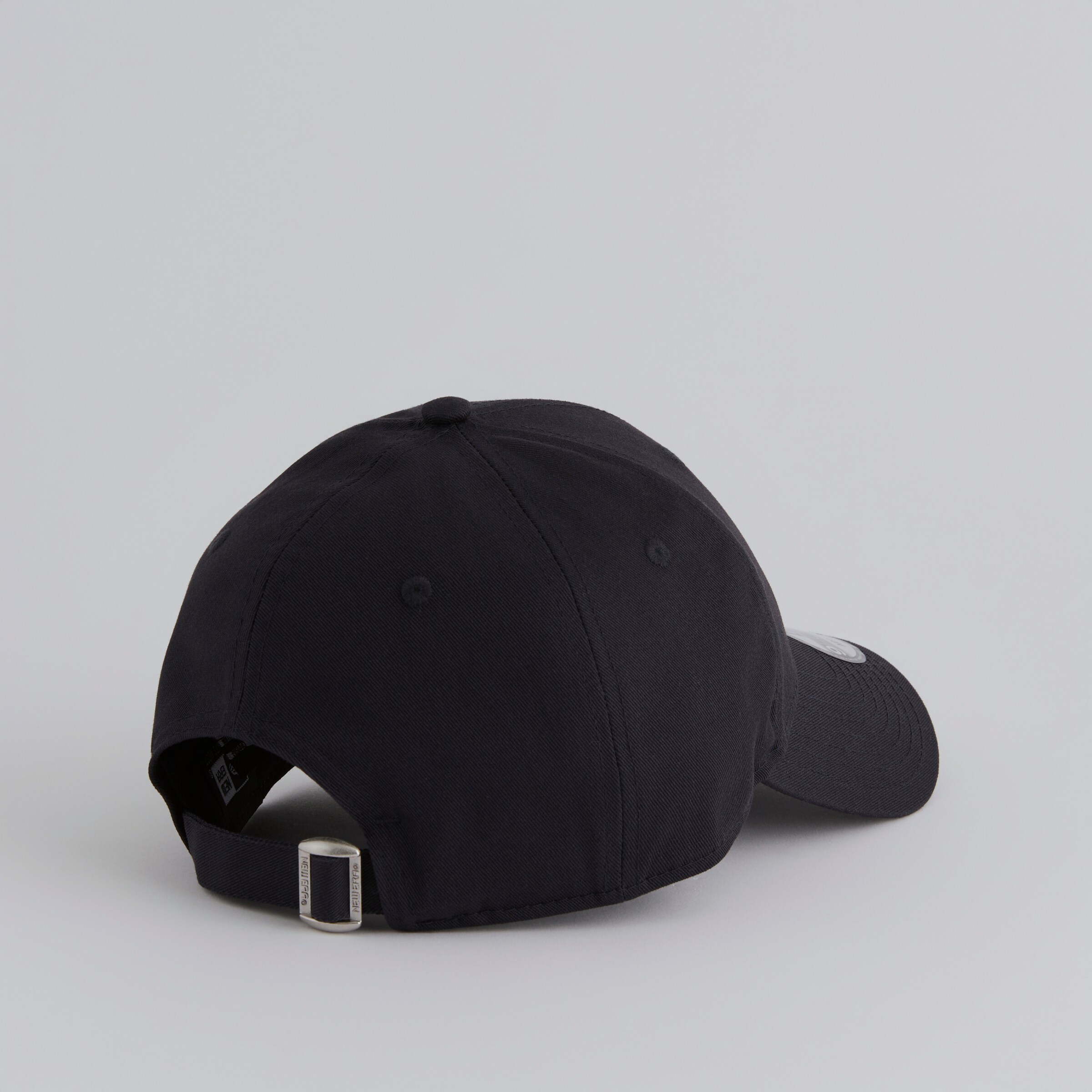 Manchester United x New Era Tonal Devil 9Forty Cap Navy Navy blue Detail [4-5]