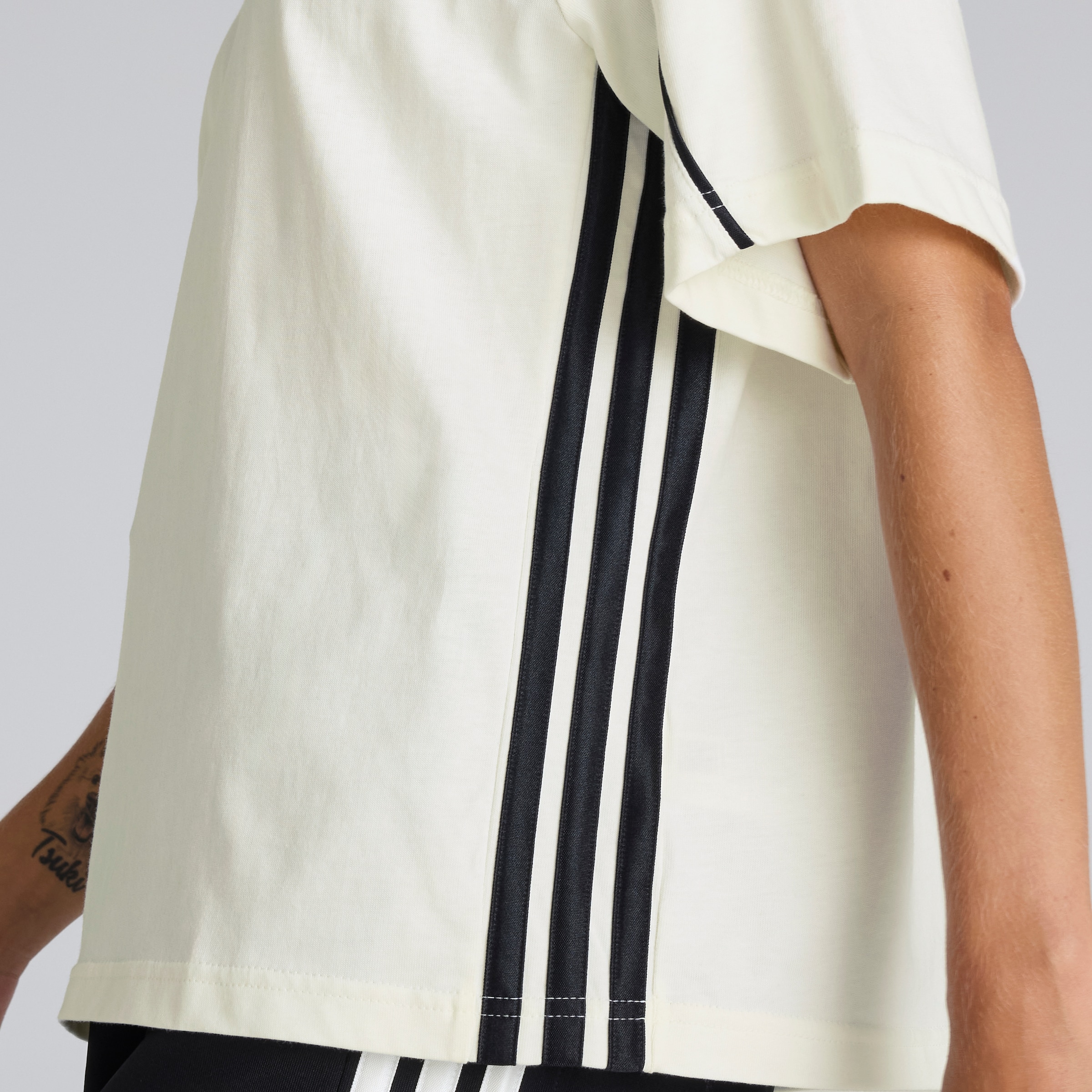 Manchester United x adidas Womens Stadium T-Shirt Cream Beige Détail [5-5]