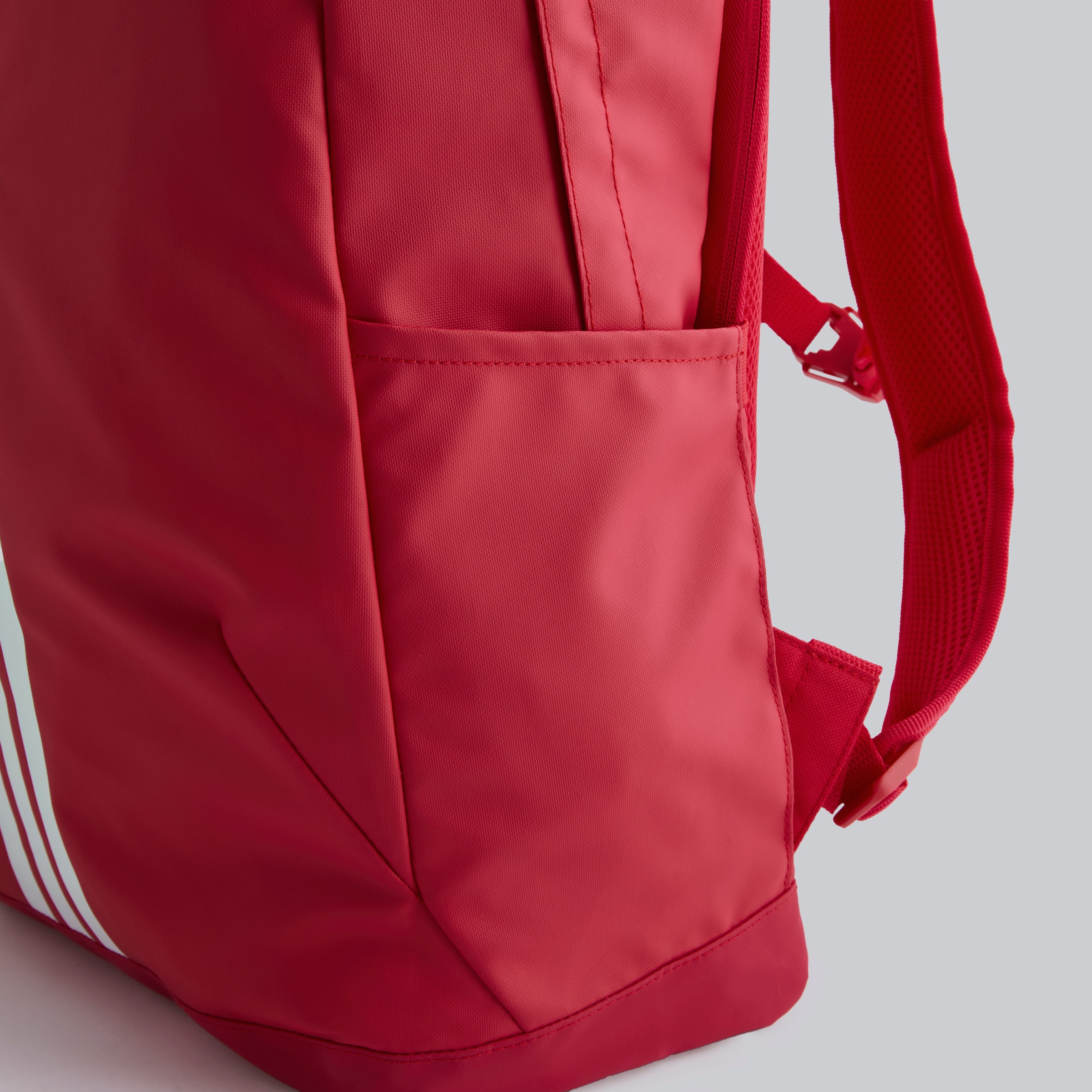 Manchester United x adidas Home Backpack Red 红色 细节 [5-6]