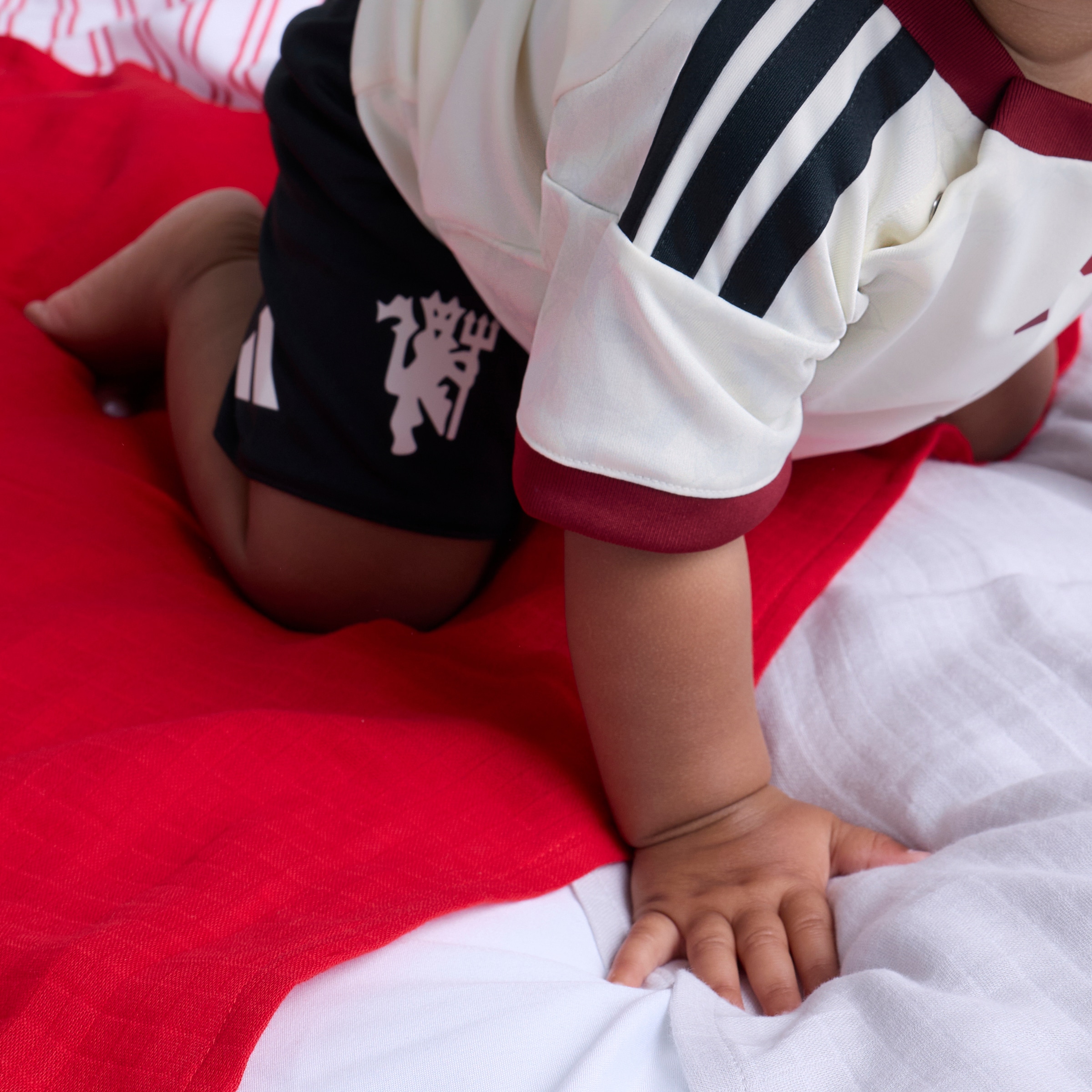 Manchester United Kids 26/27 Third Baby Kit Beige Detail [6-6]