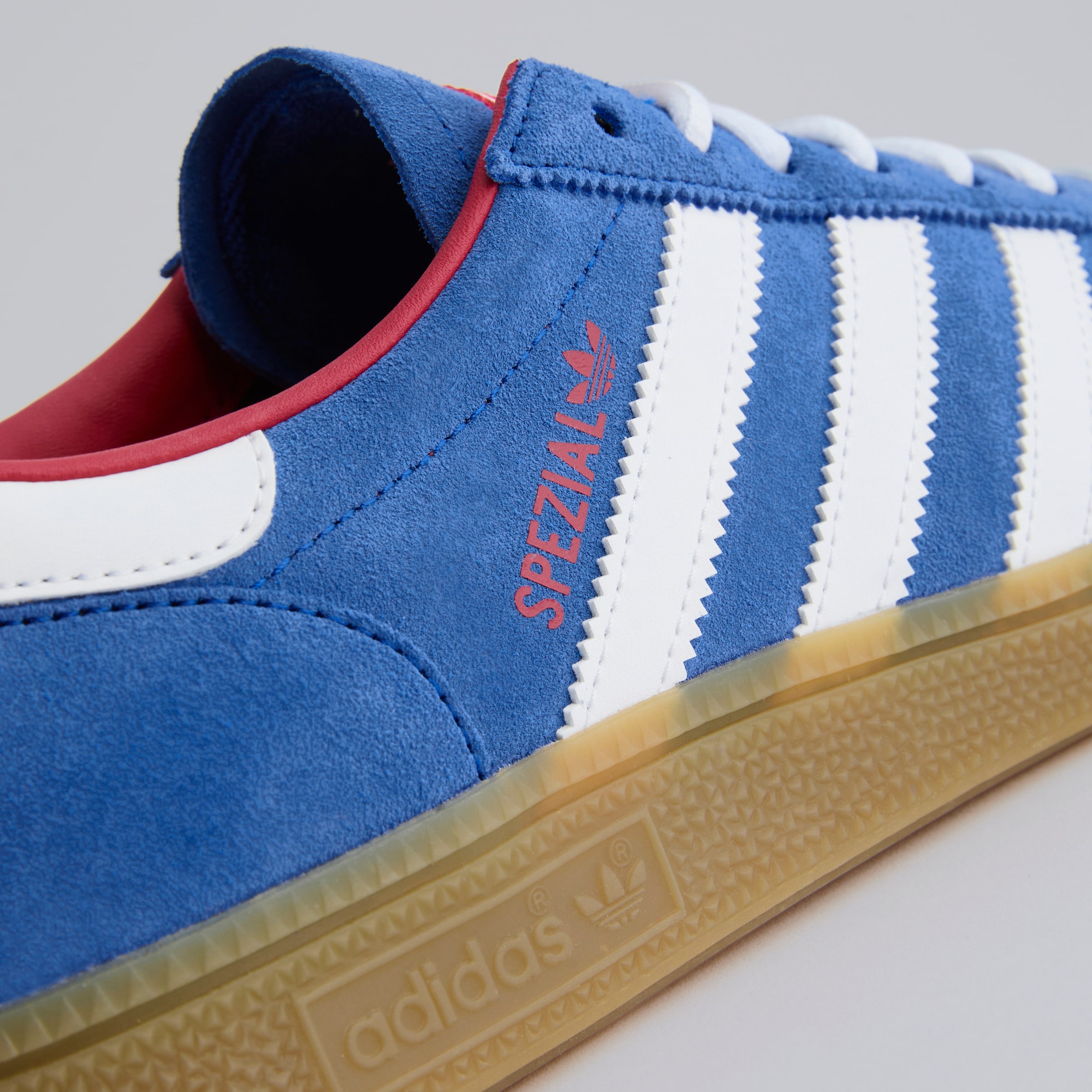 Manchester United x adidas Originals Handball Spezial Trainers Blue Bleu Détail [6-6]