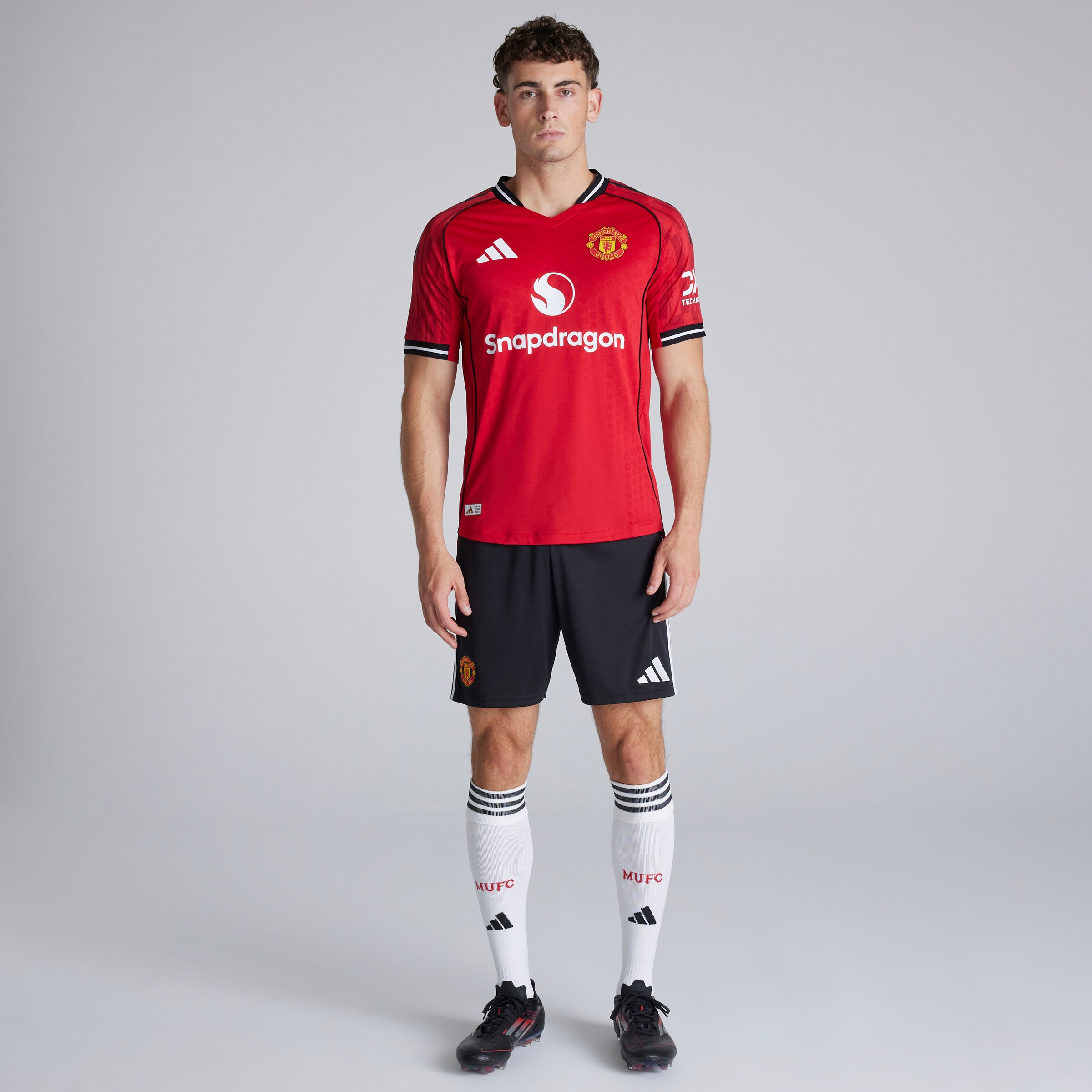 Manchester United 25/26 Home Shorts Black Black Detail [3-6]