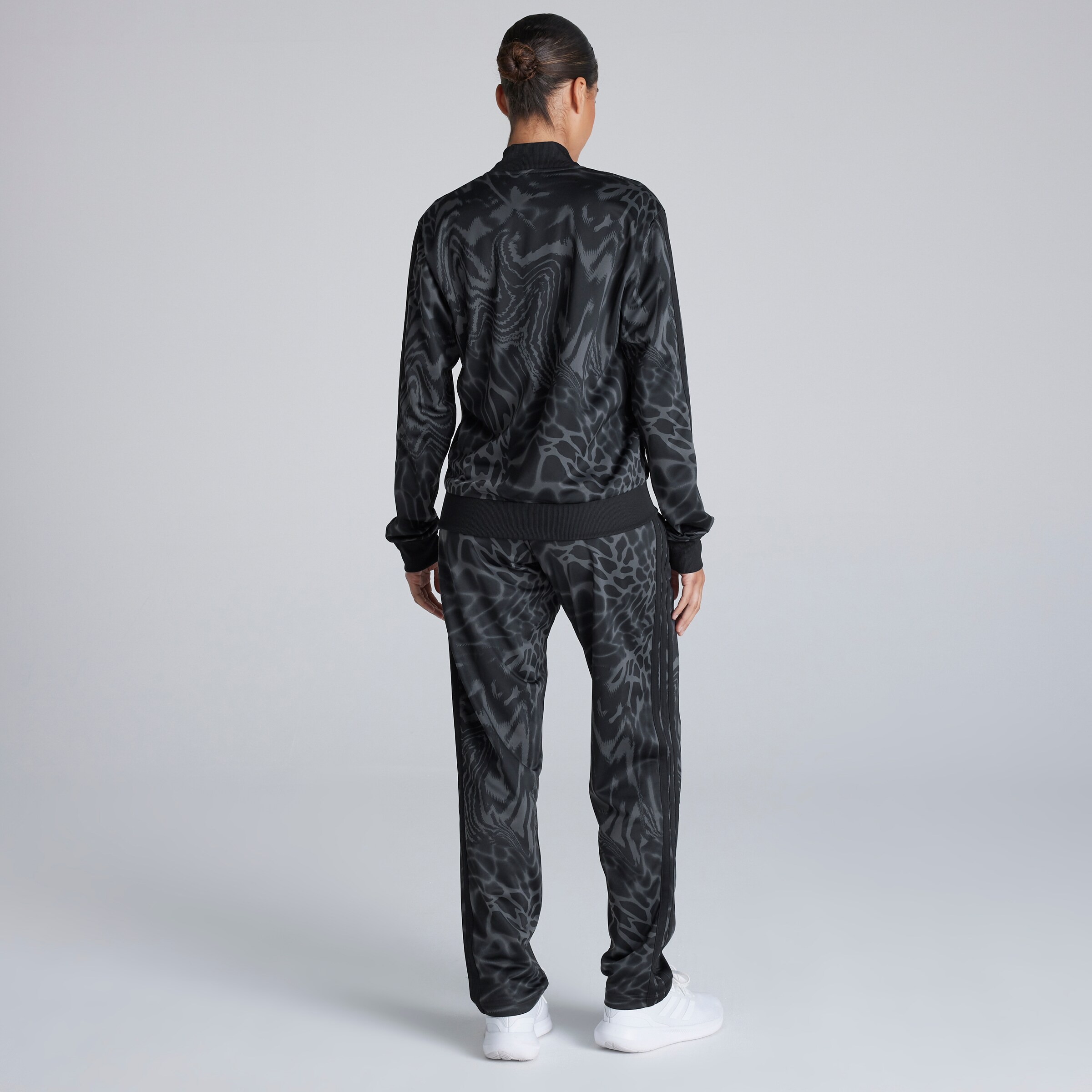 Manchester United x adidas Womens Essentials 3-Stripes Tracksuit Black Black Detail [2-6]