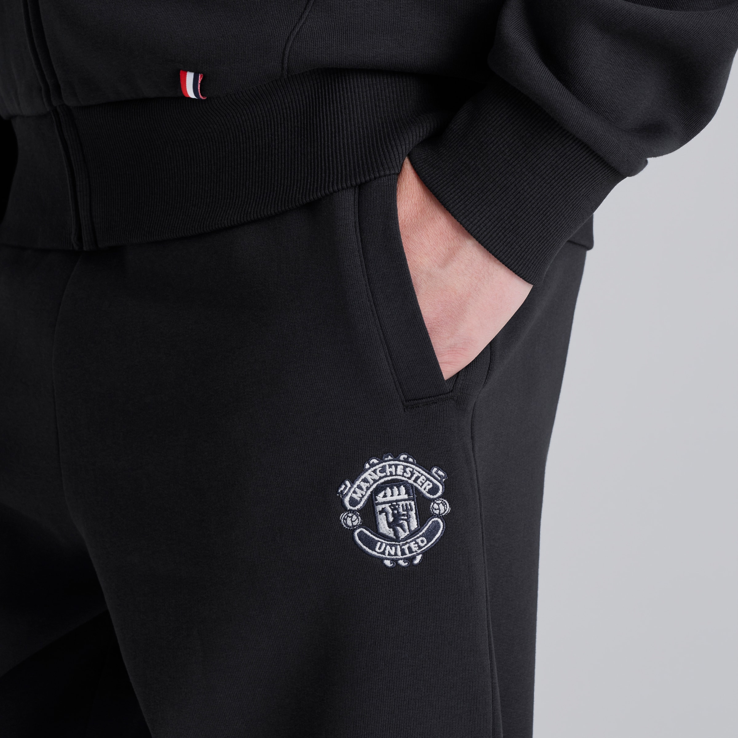 Manchester United Club Colours Joggers Black Black Detail [4-6]