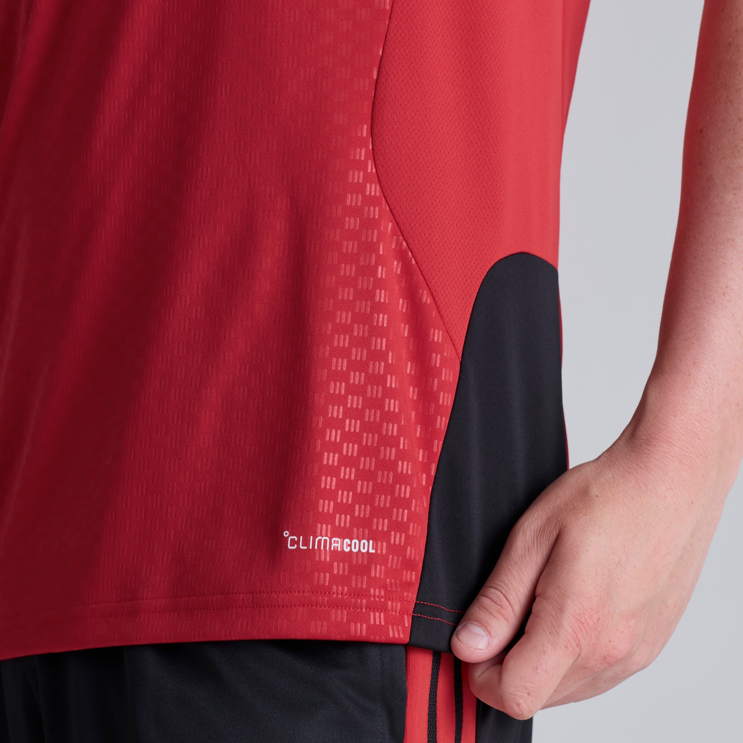 Manchester United 26/27 Training Tiro Jersey Red Red Detail [4-6]