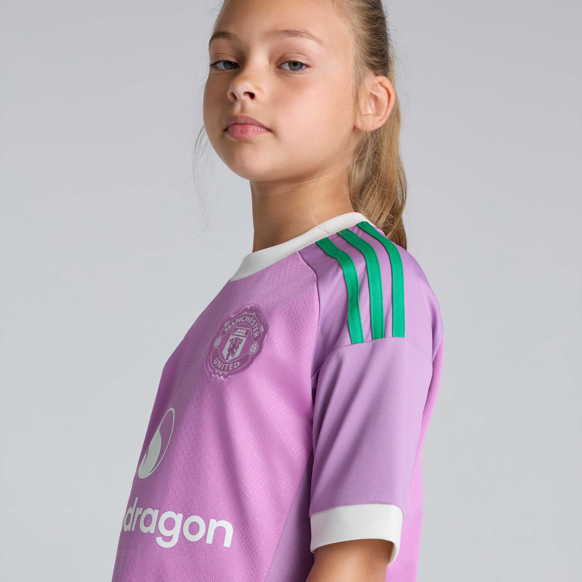 Manchester United Kids 26/27 Away Goalkeeper Jersey Purple 紫色 细节 [5-6]