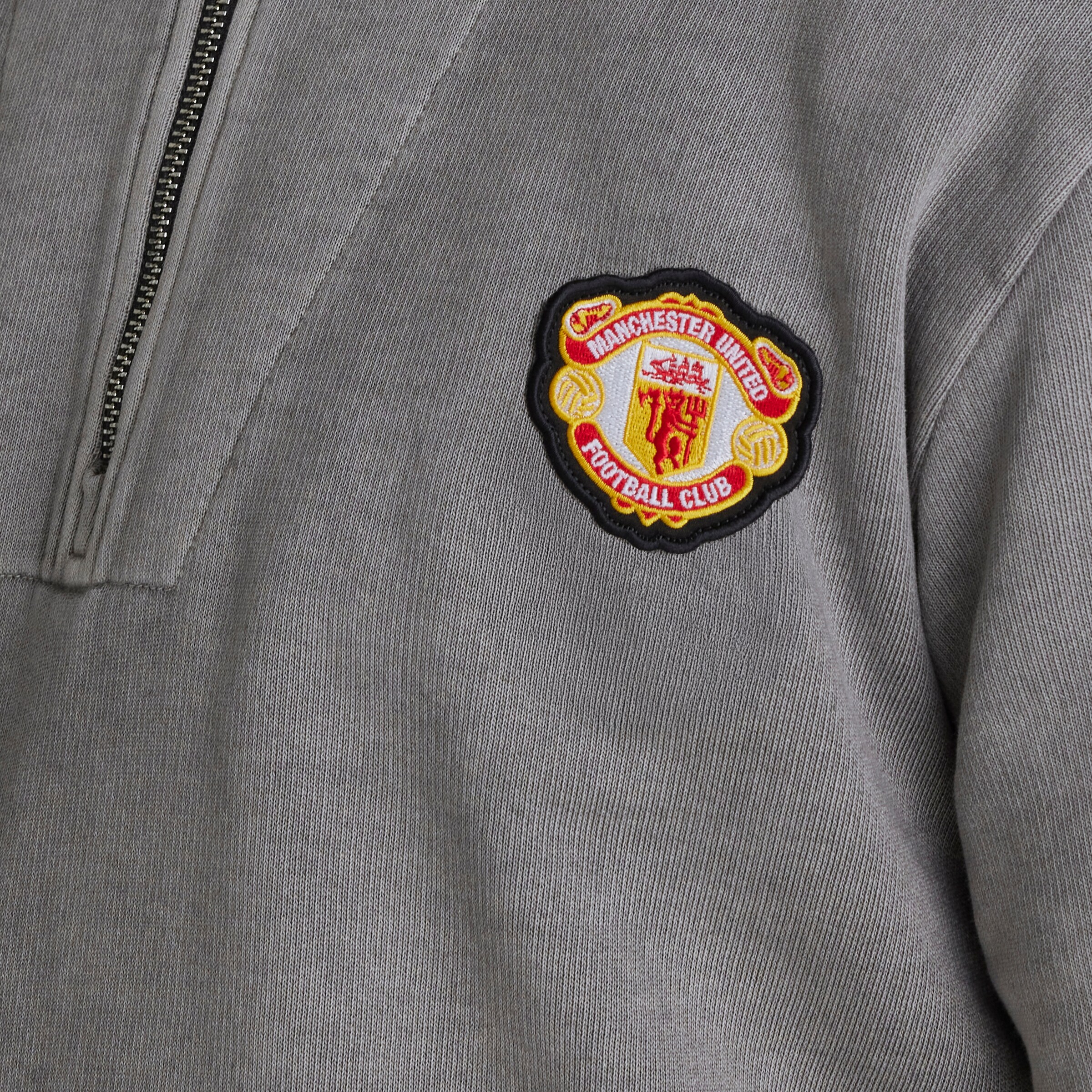 Manchester United x adidas Terrace Icons Quarter Zip Top Washed Black Noir Détail [4-7]