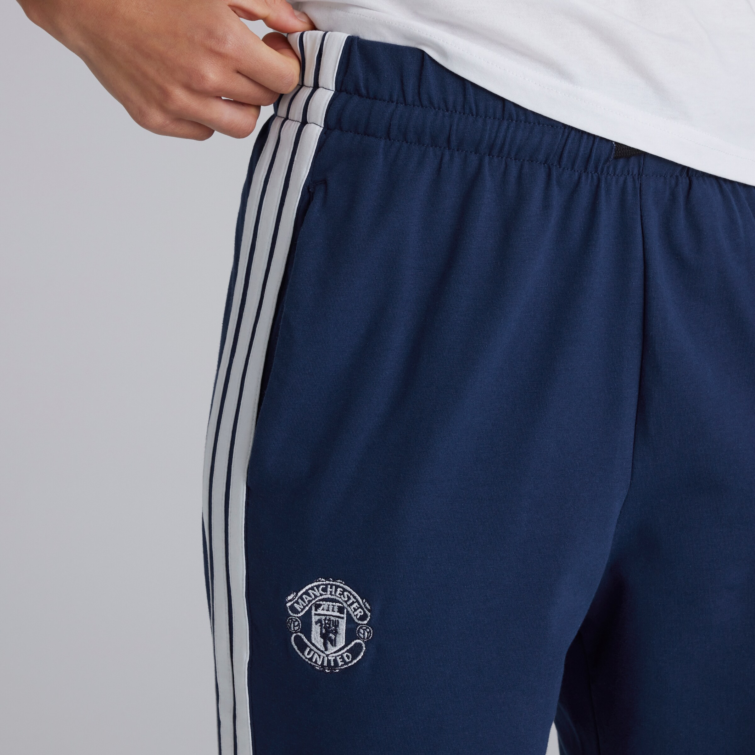 Manchester United x adidas Womens Essentials 3-Stripes Joggers Blue Blue Detail [6-6]