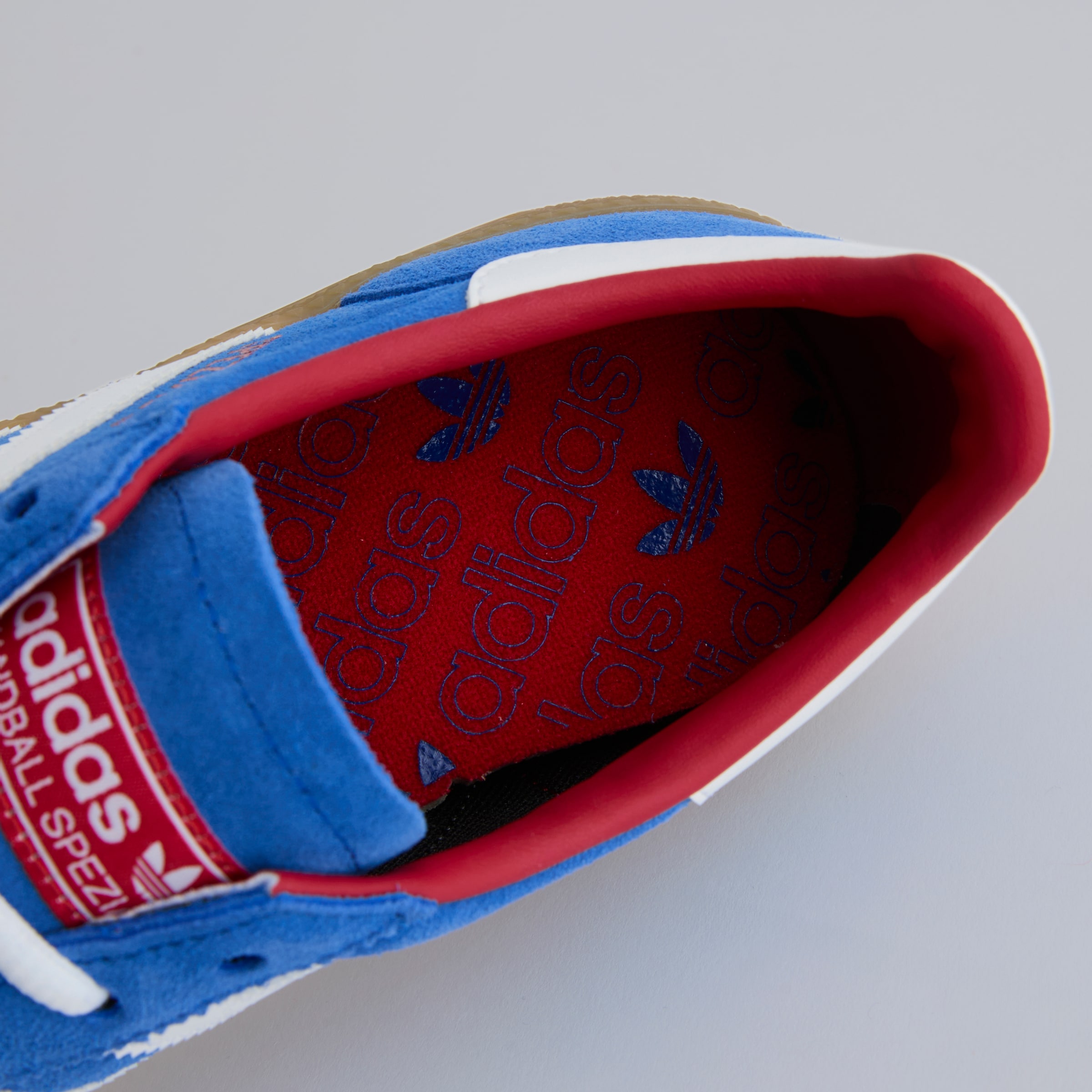 Manchester United x adidas Originals Handball Spezial Trainers Blue Bleu Détail [5-6]
