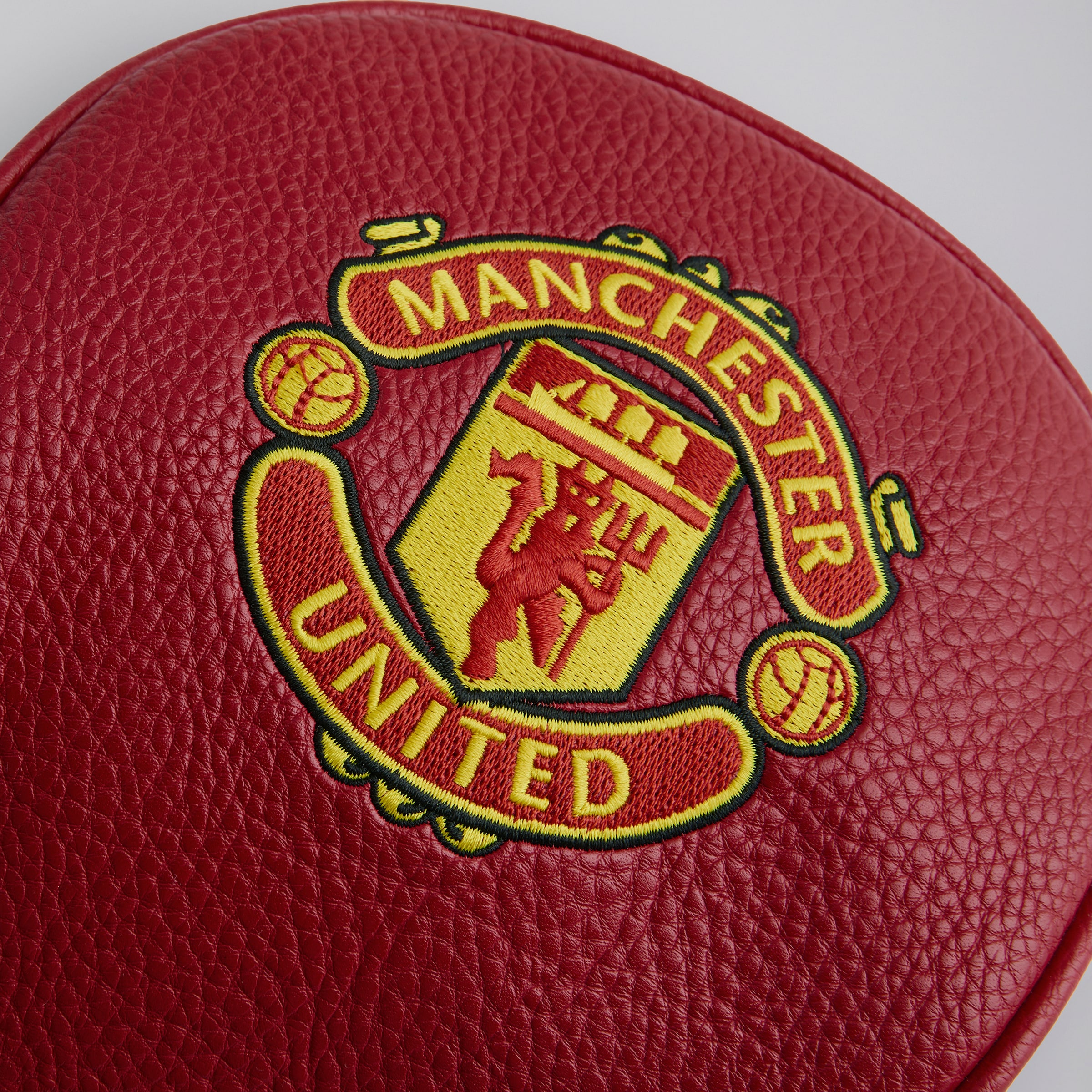 Manchester United x TaylorMade Driver Headcover Red Red Detail [3-4]