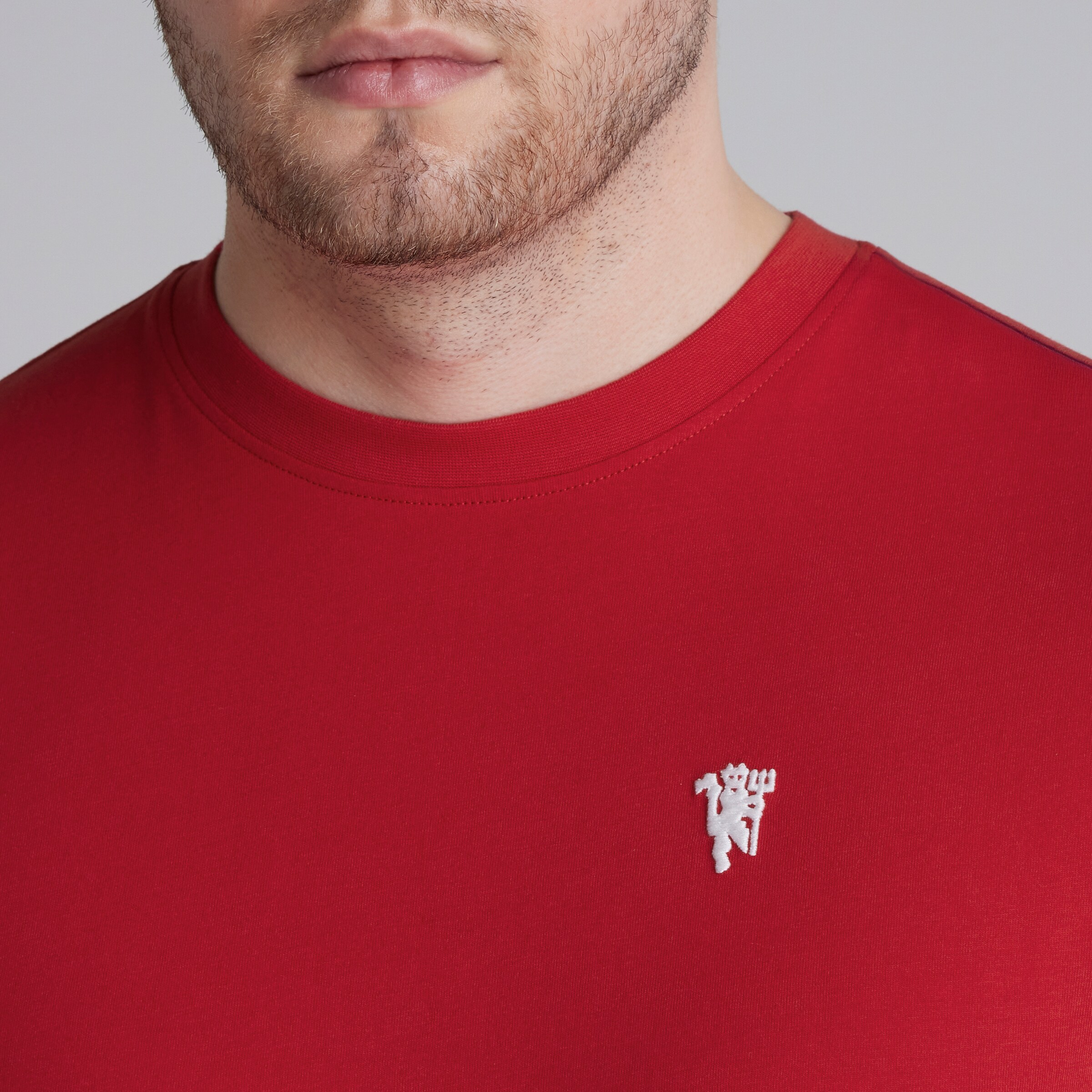 Manchester United Devil Essentials T-Shirt Red Red Detail [4-4]