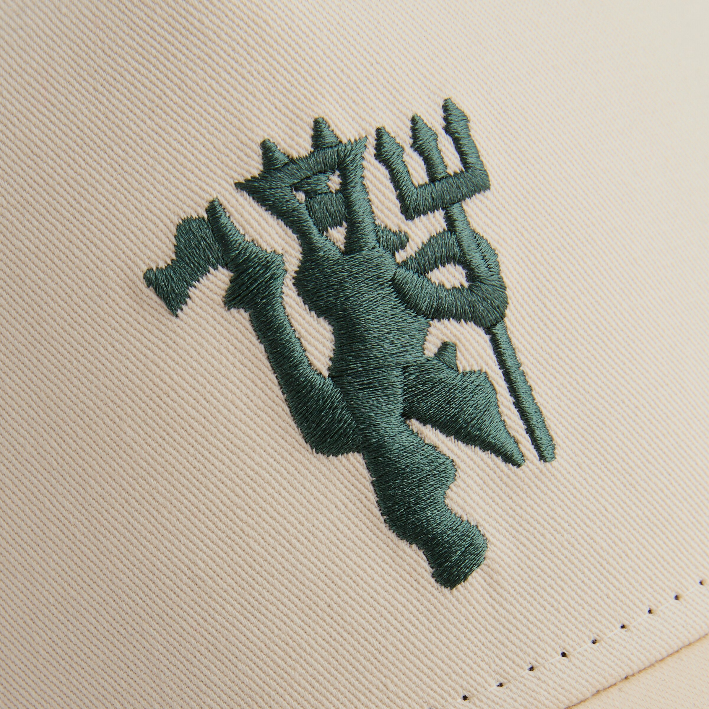 Manchester United x New Era Devil Trucker Cap Cream Beige Detail [5-5]