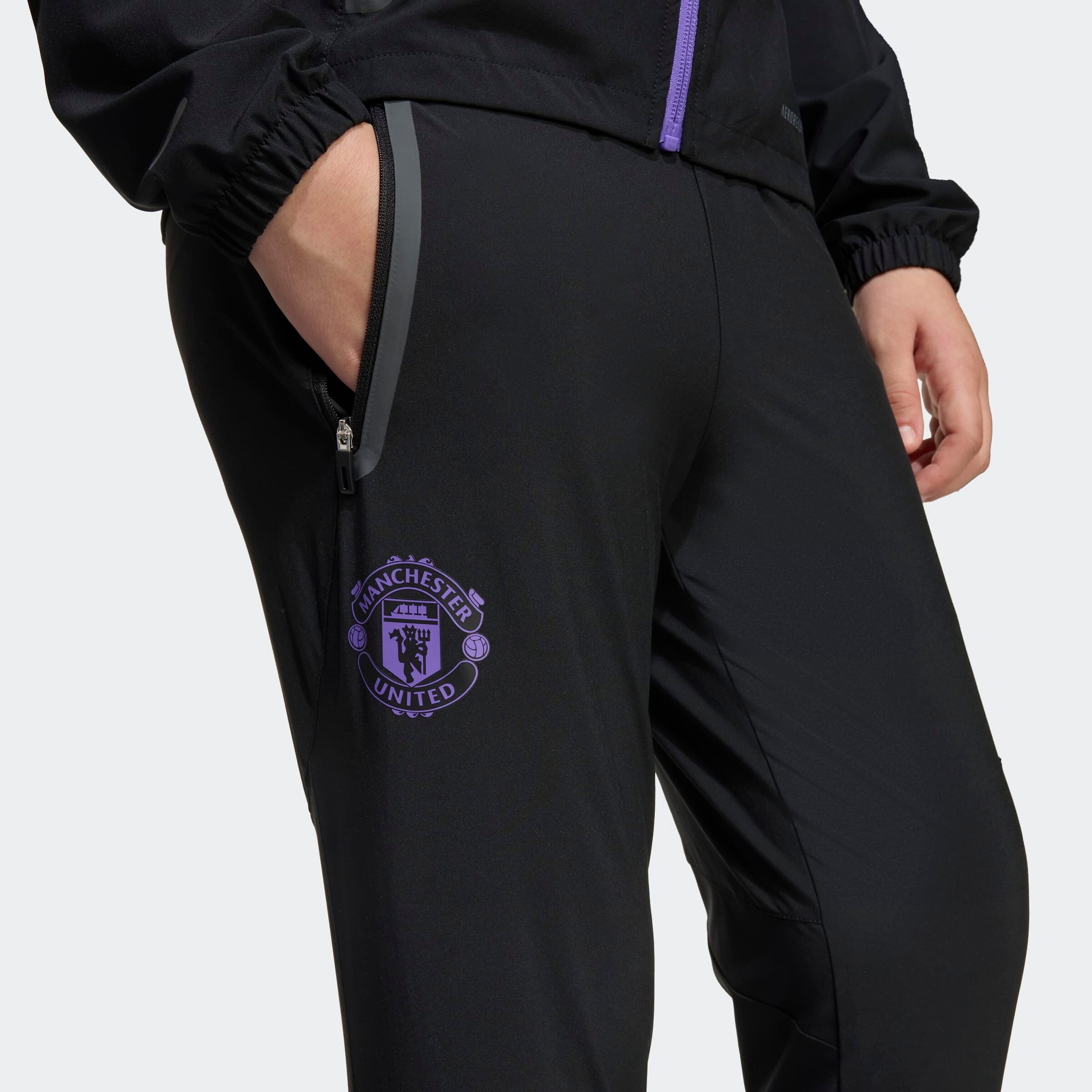 Manchester United Tiro 25 Competition Vis Tech Travel Pants Kids Black Detail [4-6]